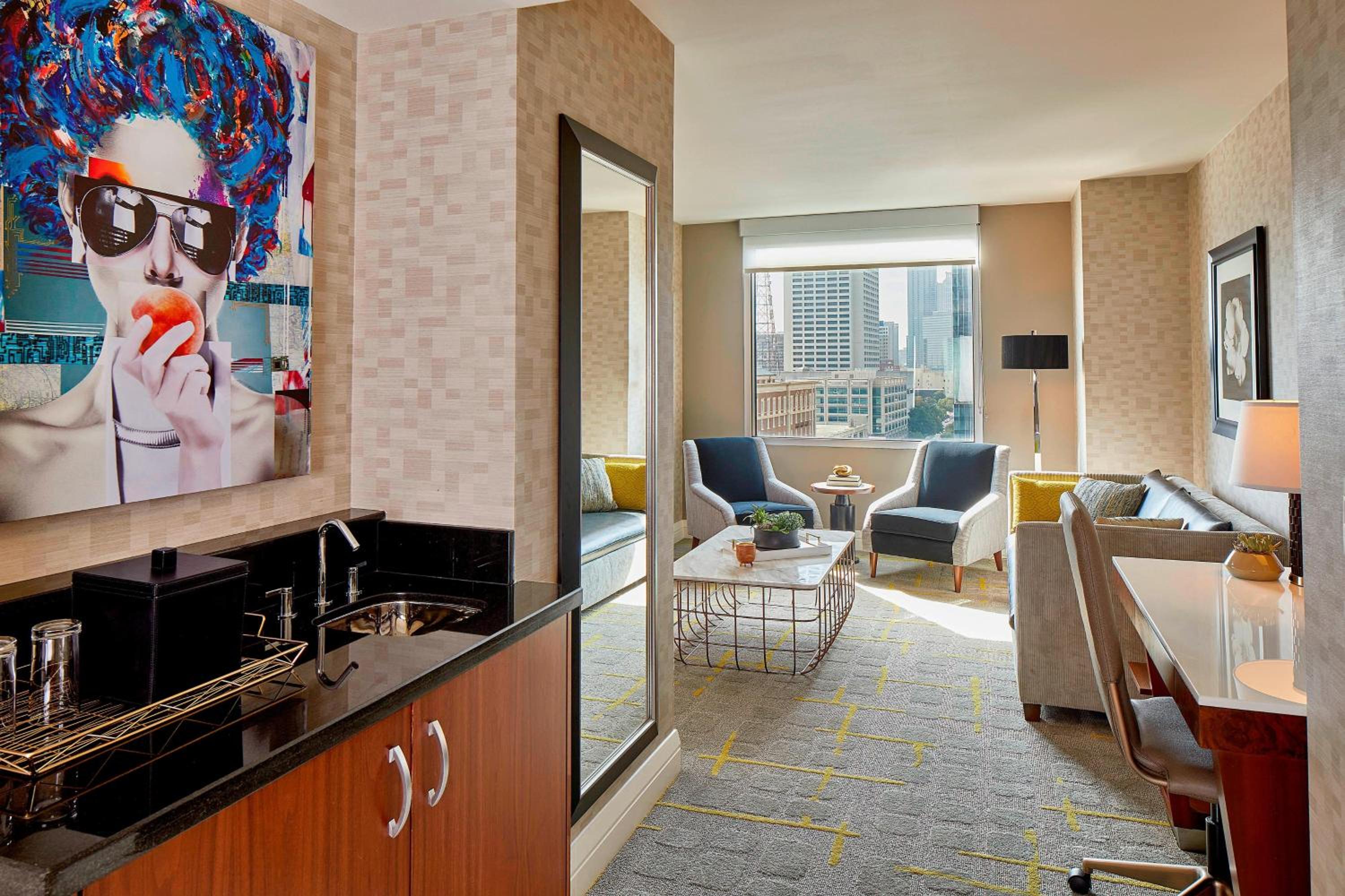 Executive King Suite - Non-Smoking - Photo 3