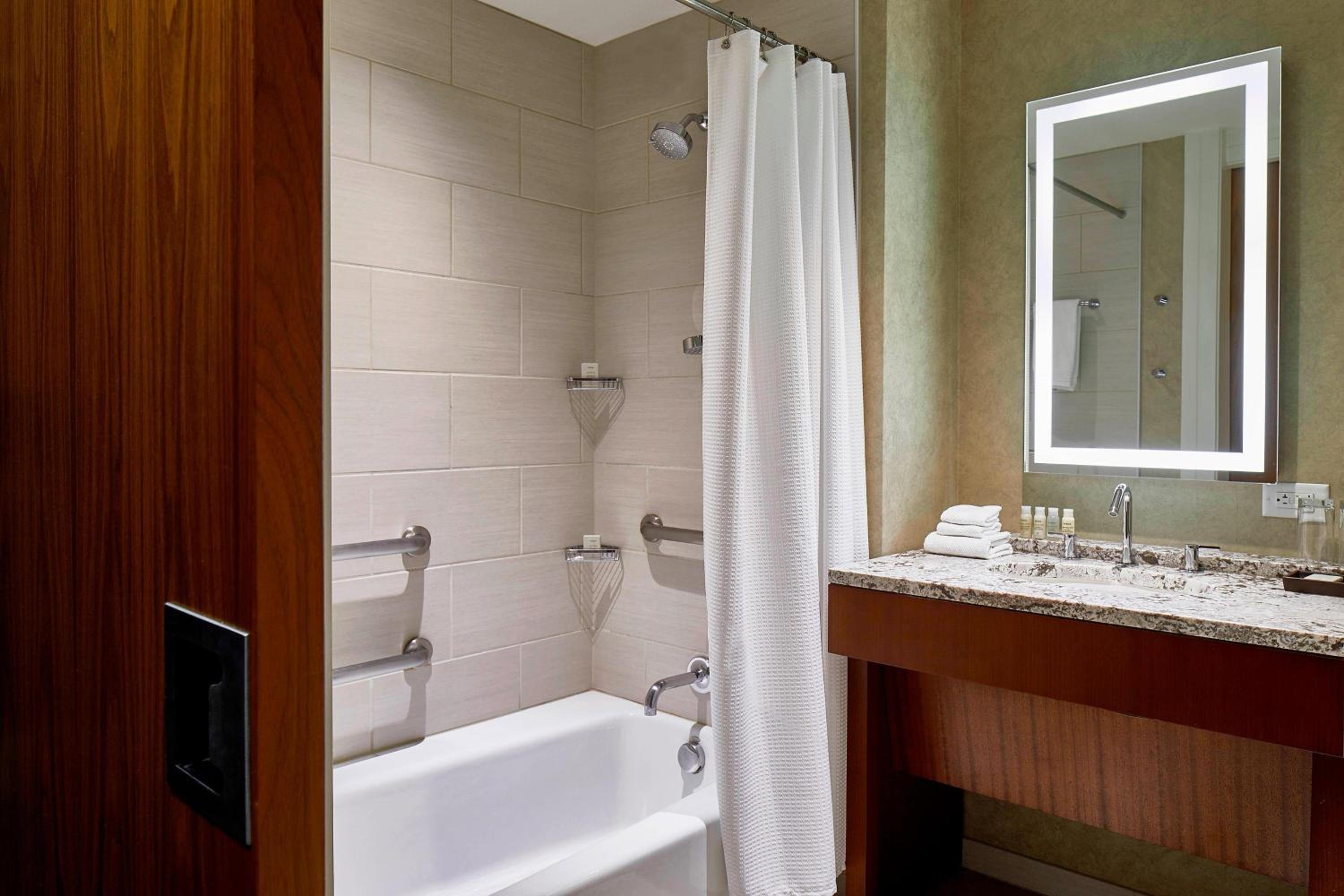 Deluxe King Room - Photo 3