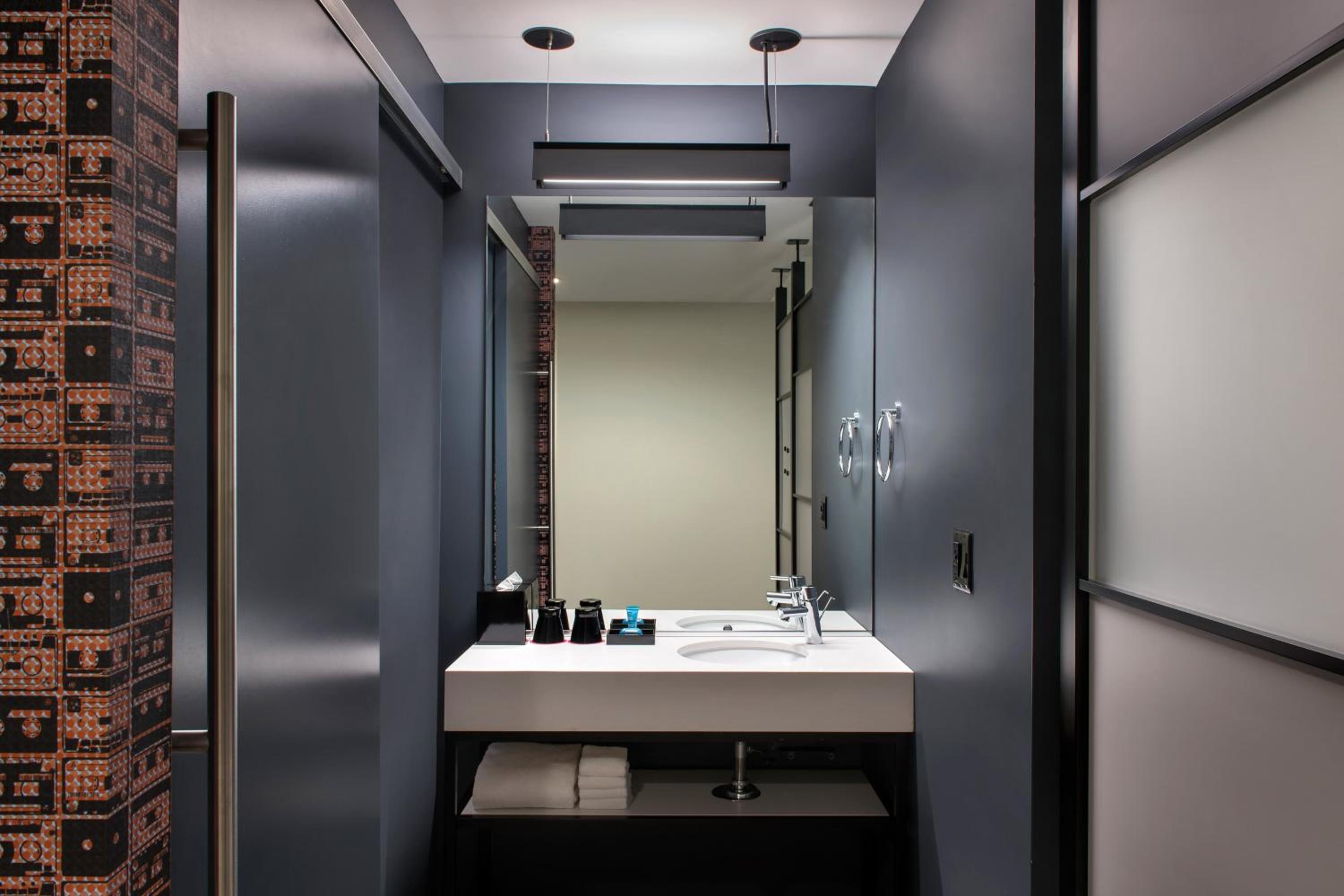 Aloft View, Guest room, 2 Double - Photo 5