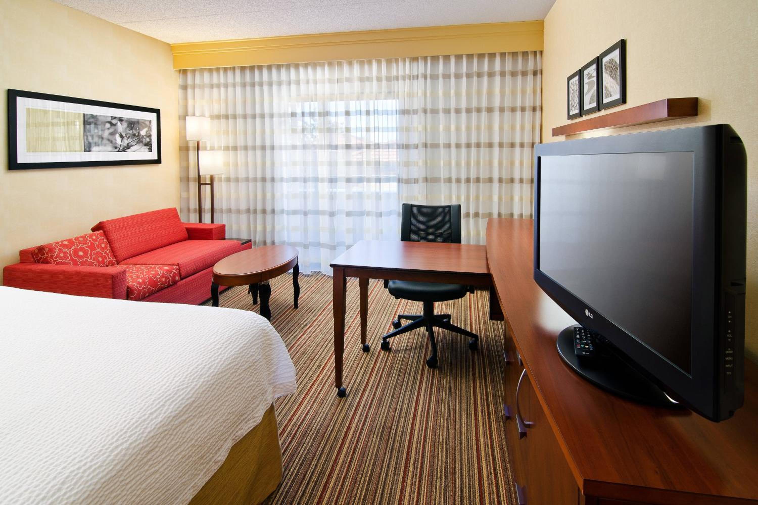 King Room with Sofa Bed - Photo 1