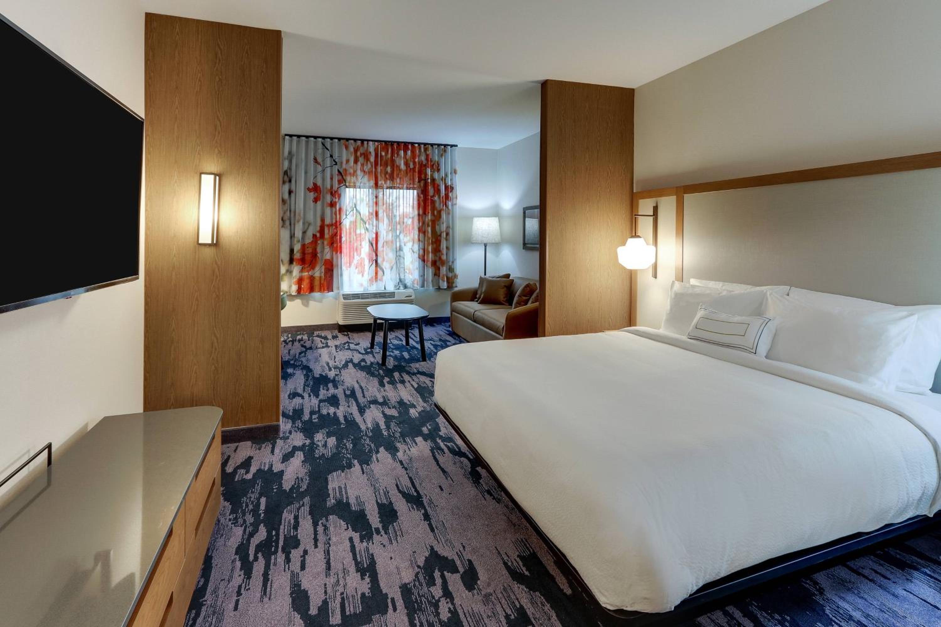 Executive King Suite with Sofa Bed - Photo 1
