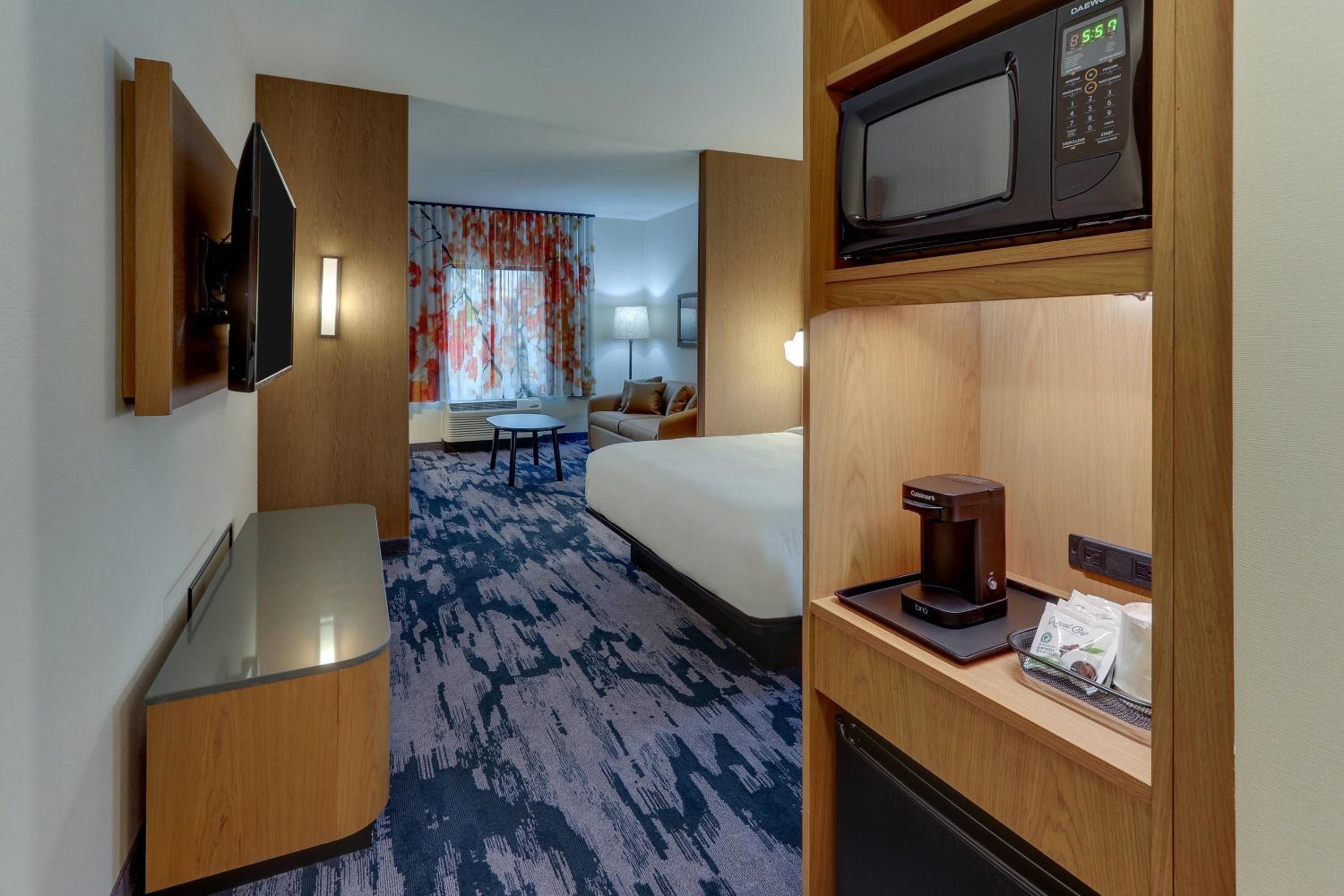 Executive King Suite with Sofa Bed - Photo 3