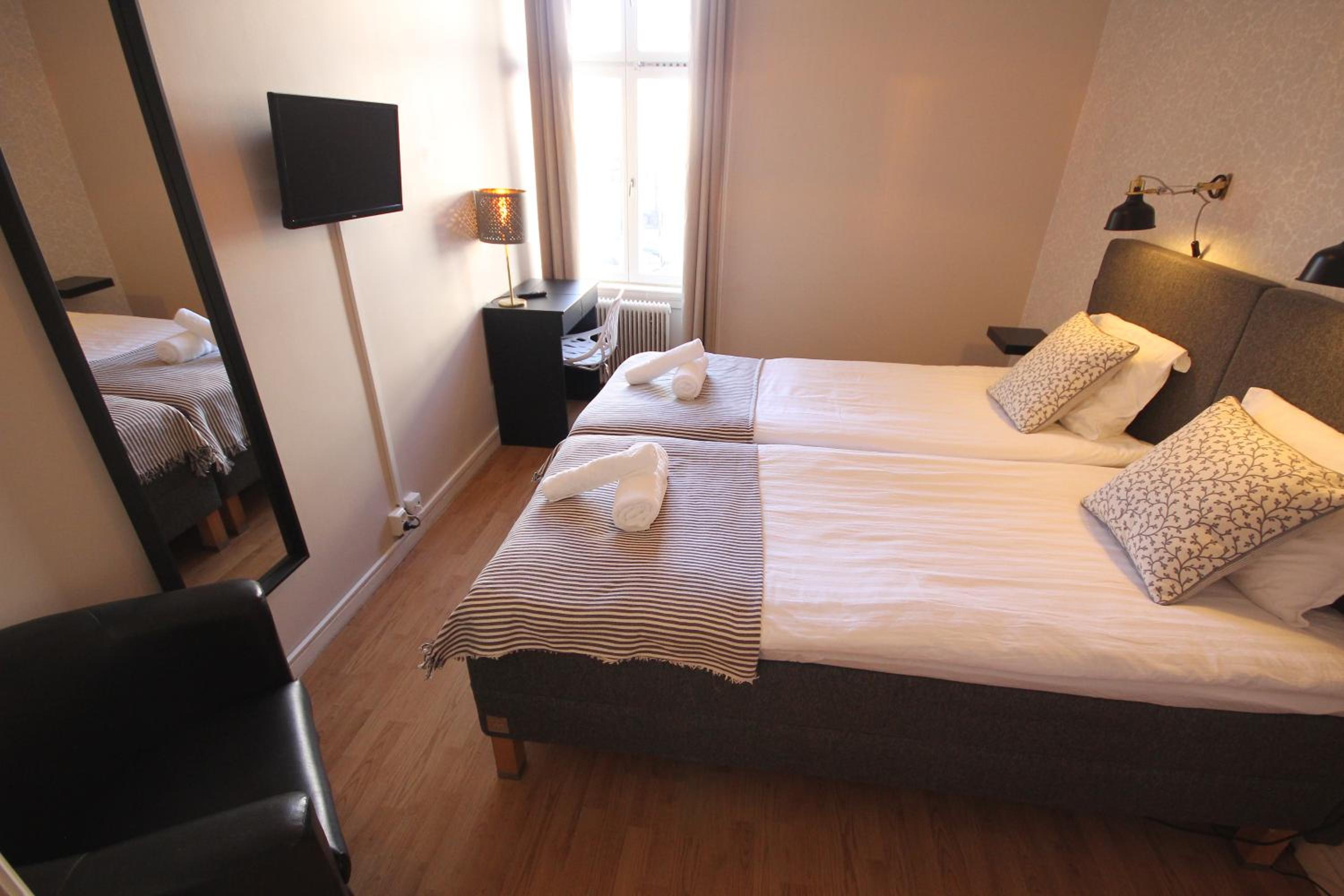 Standard Double Room with Shared Bathroom photo 1