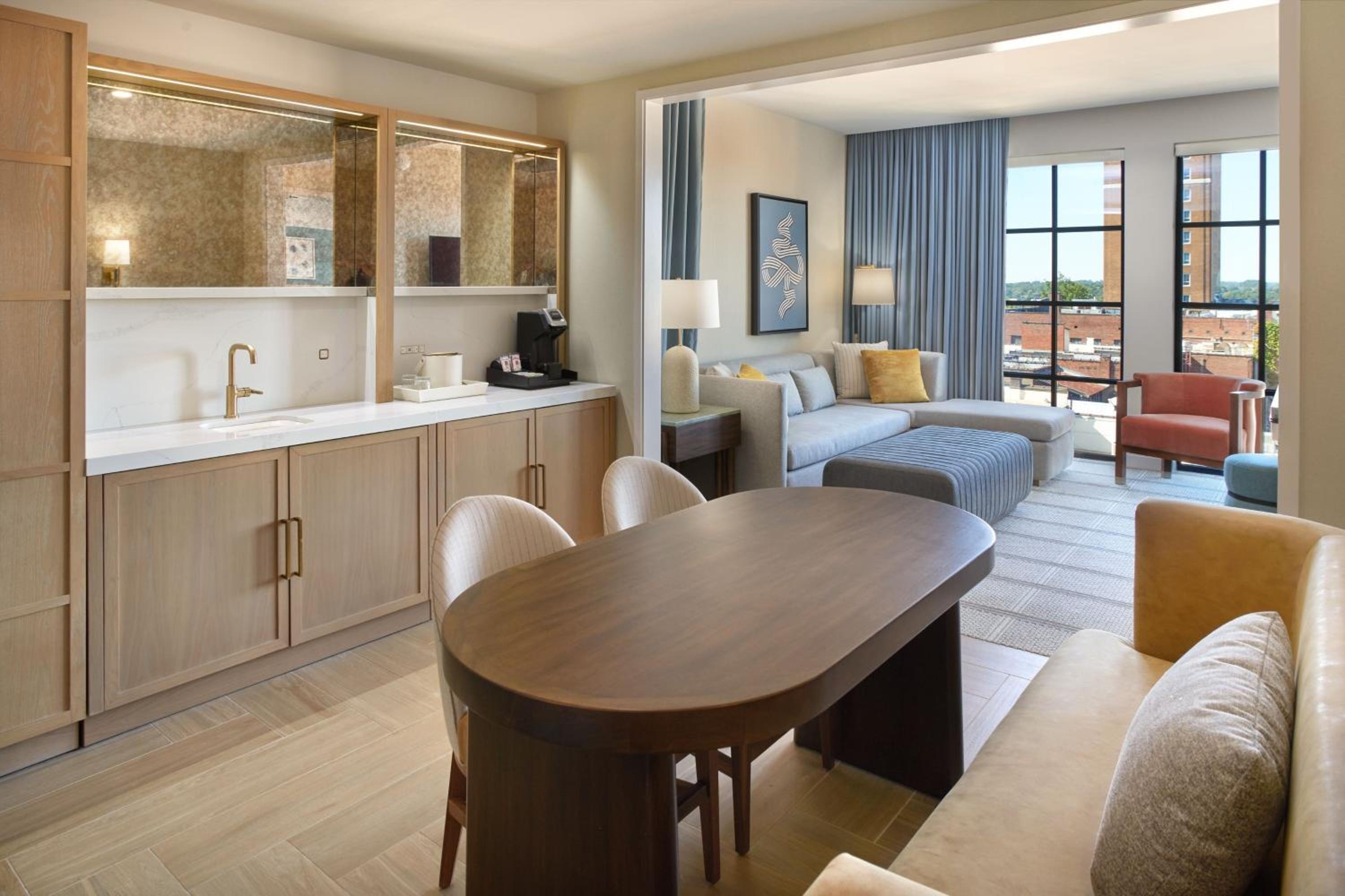 One-Bedroom King Suite with Sofa Bed and City View - Photo 1