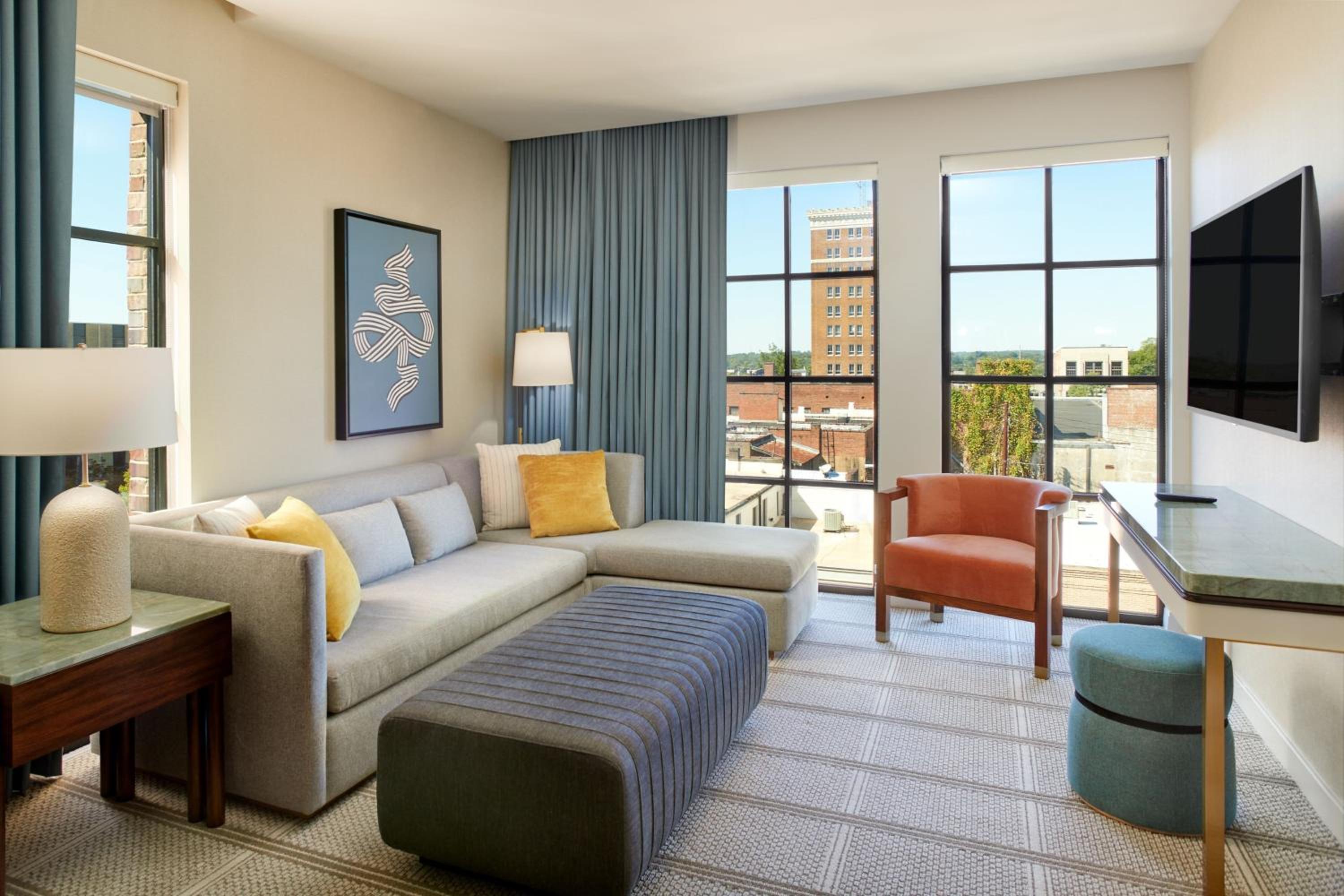 One-Bedroom King Suite with Sofa Bed and City View - Photo 2