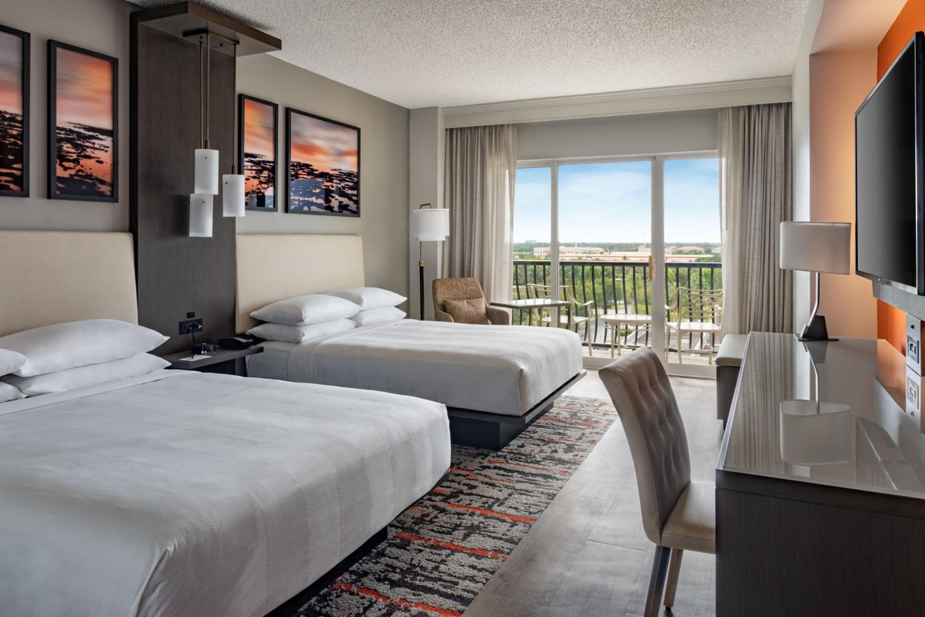 Queen Room with Two Queen Beds and Balcony - Photo 4