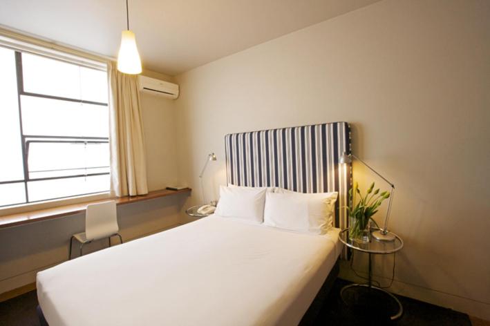 Standard Double Room thumbnail 6