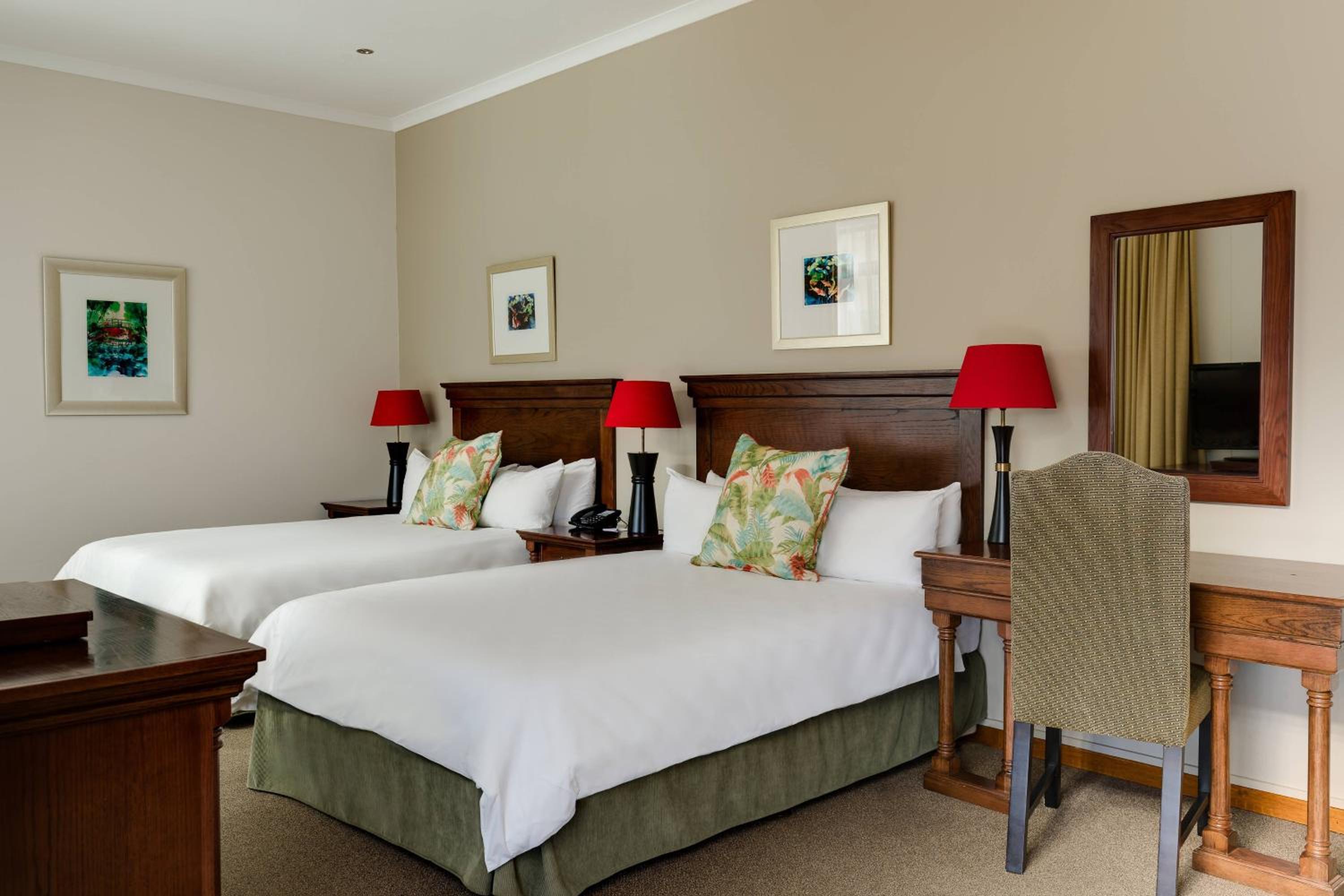 Suite - Photo 1
