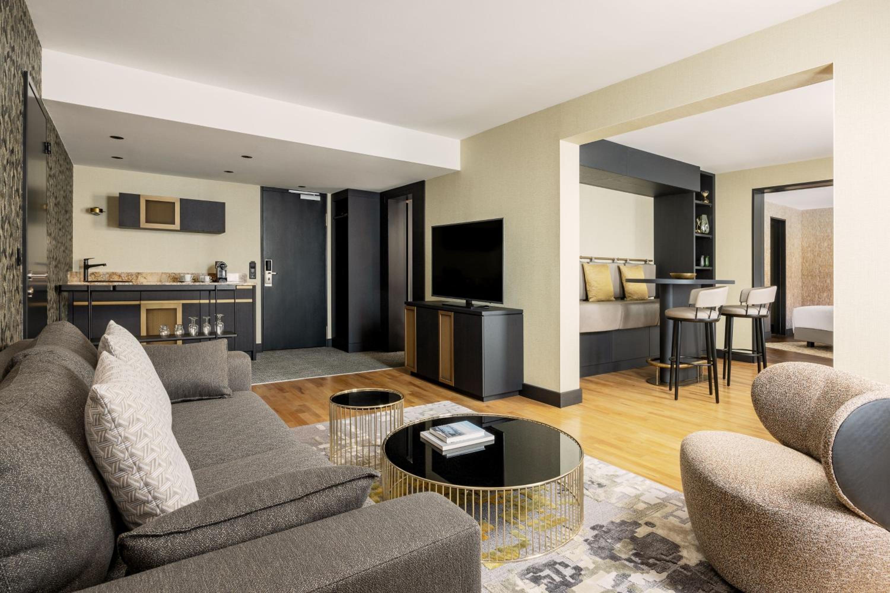 Executive Club Suite - M Club Lounge Access - Photo 1