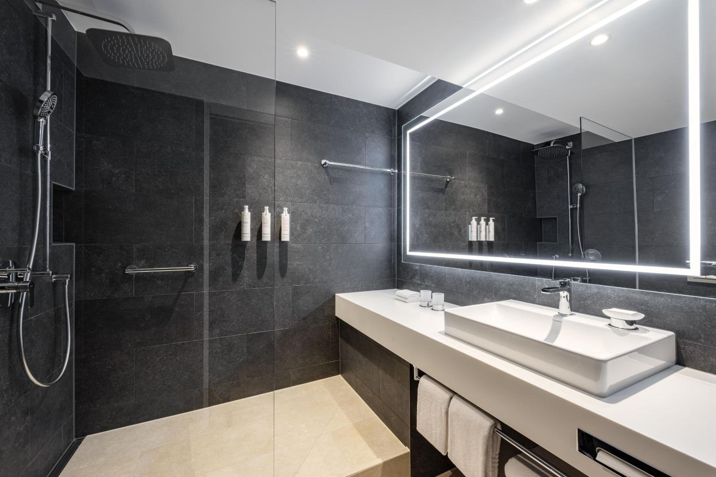 Junior King Suite - Club Lounge Access - Photo 2