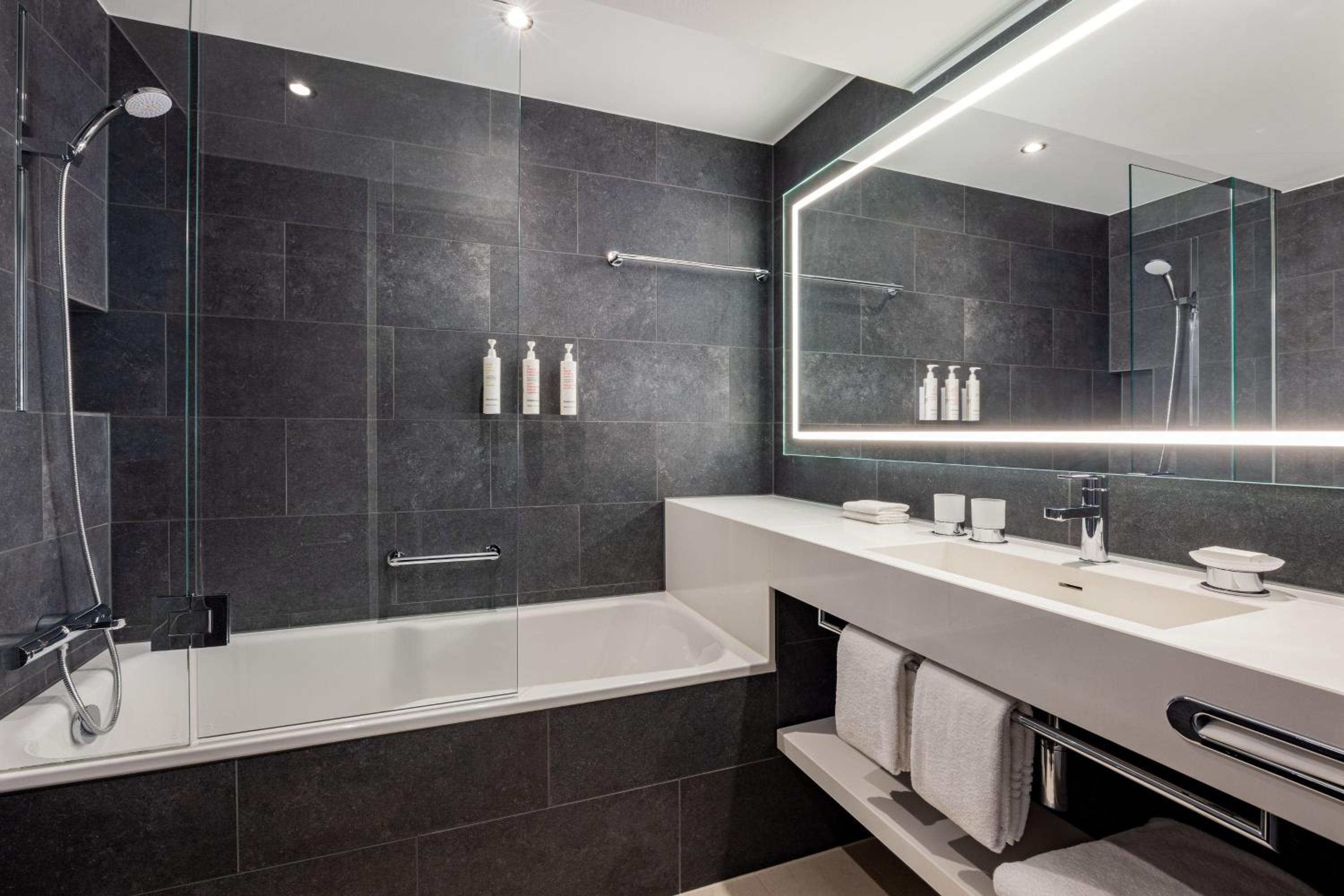 Deluxe Club Suite - Lounge Access - Photo 8