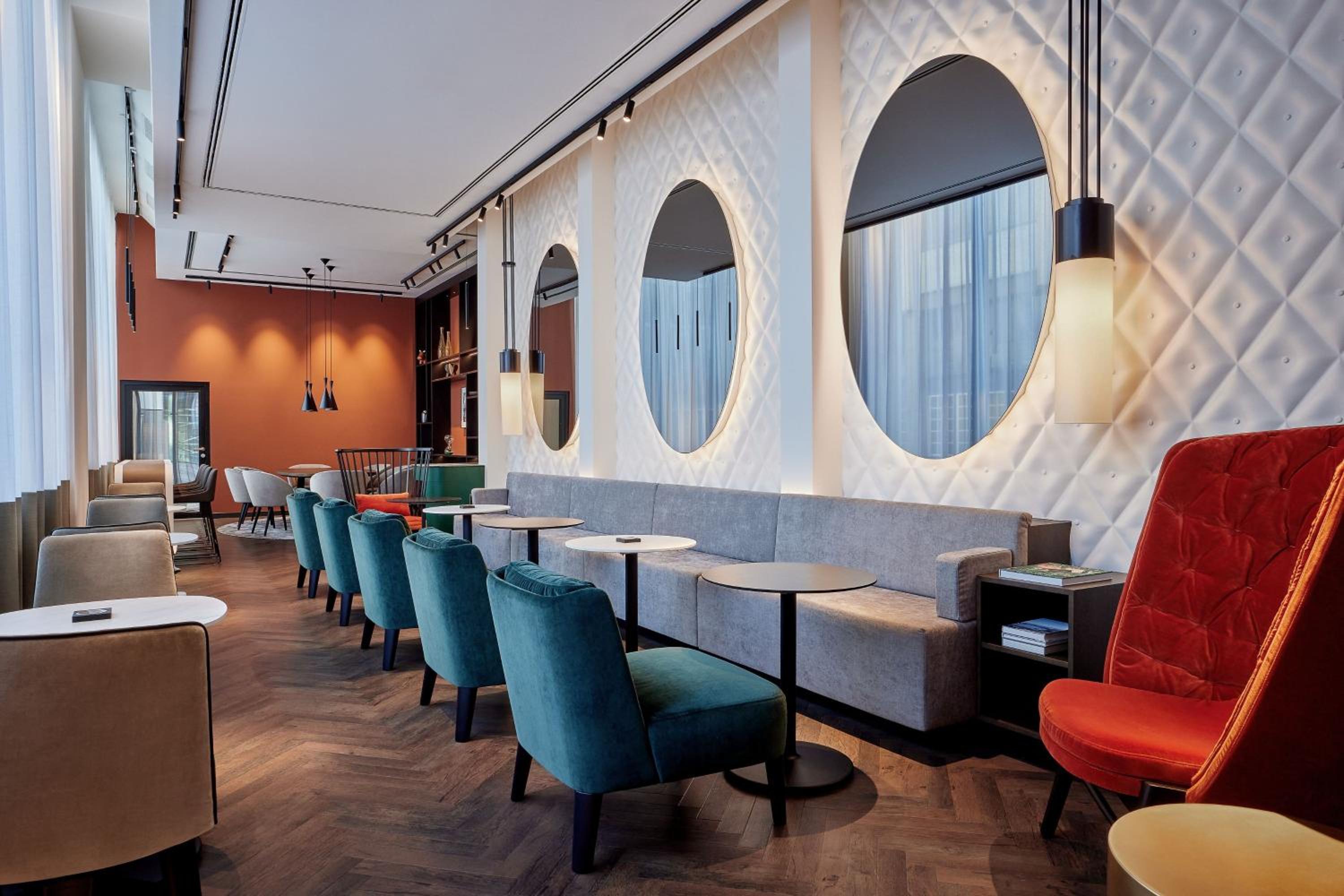 Junior King Suite - Club Lounge Access - Photo 3