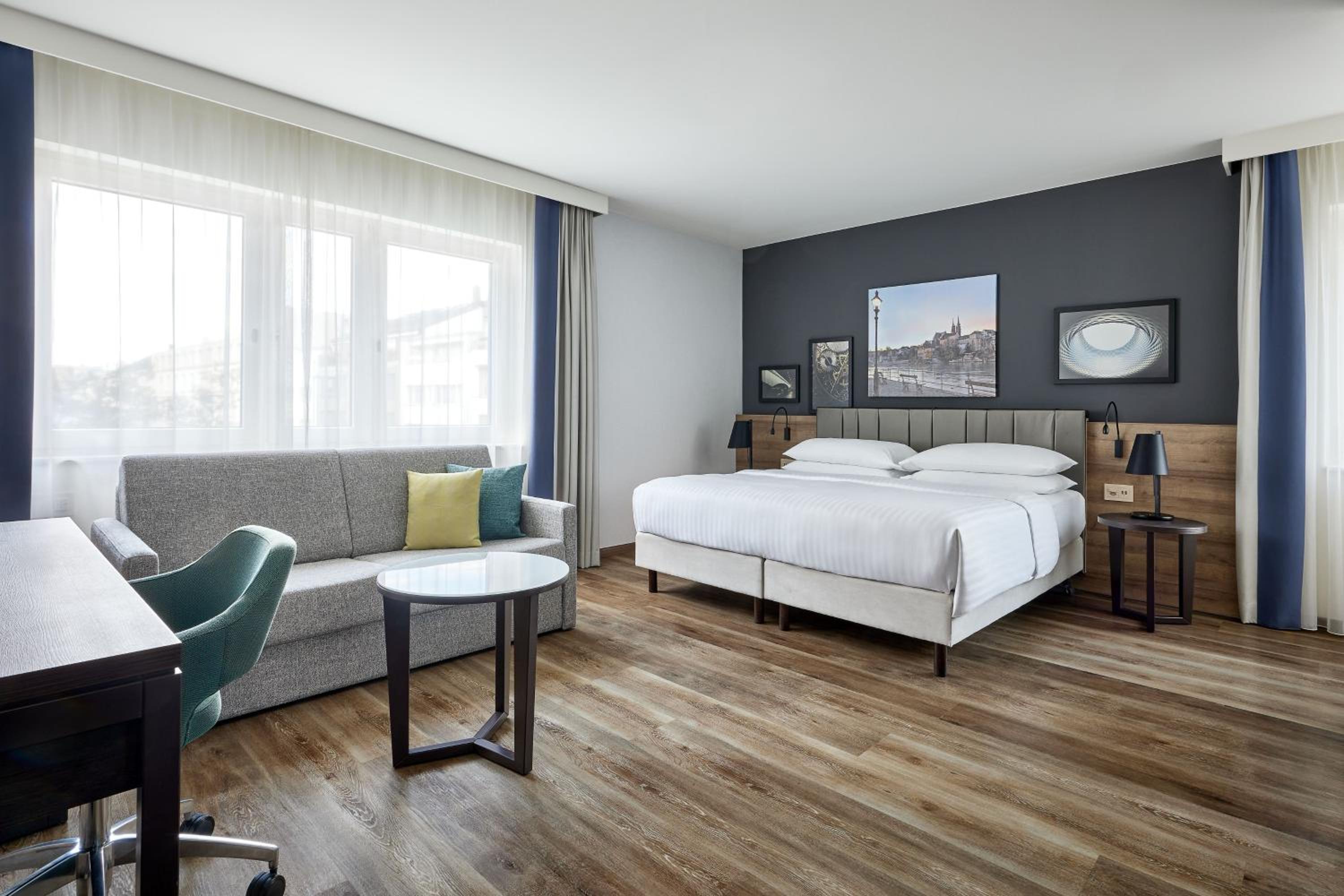 Junior King Suite - Club Lounge Access - Photo 7