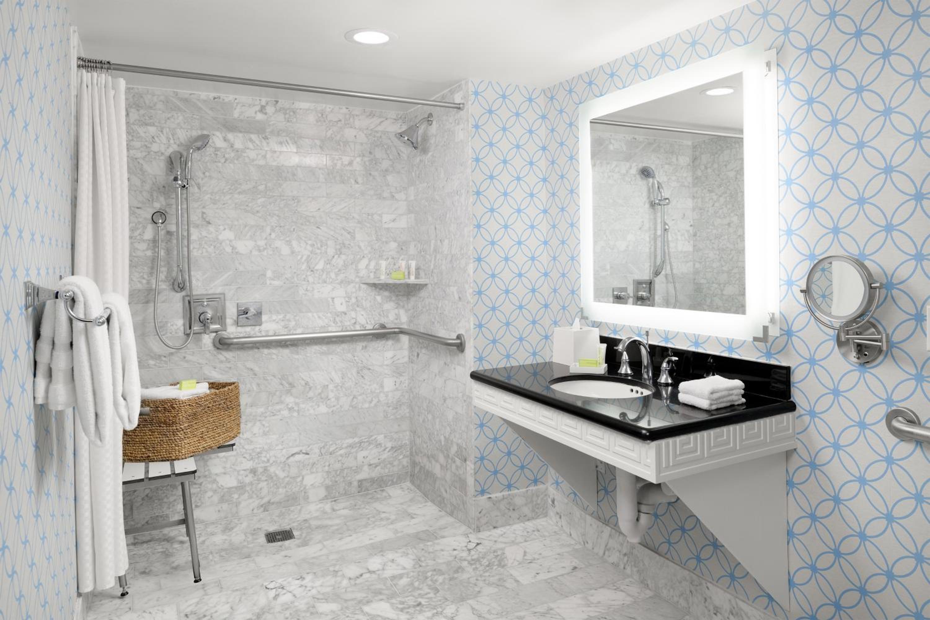 Queen Room with Two Queen Beds and Roll-In Shower - Disability Access thumbnail 6
