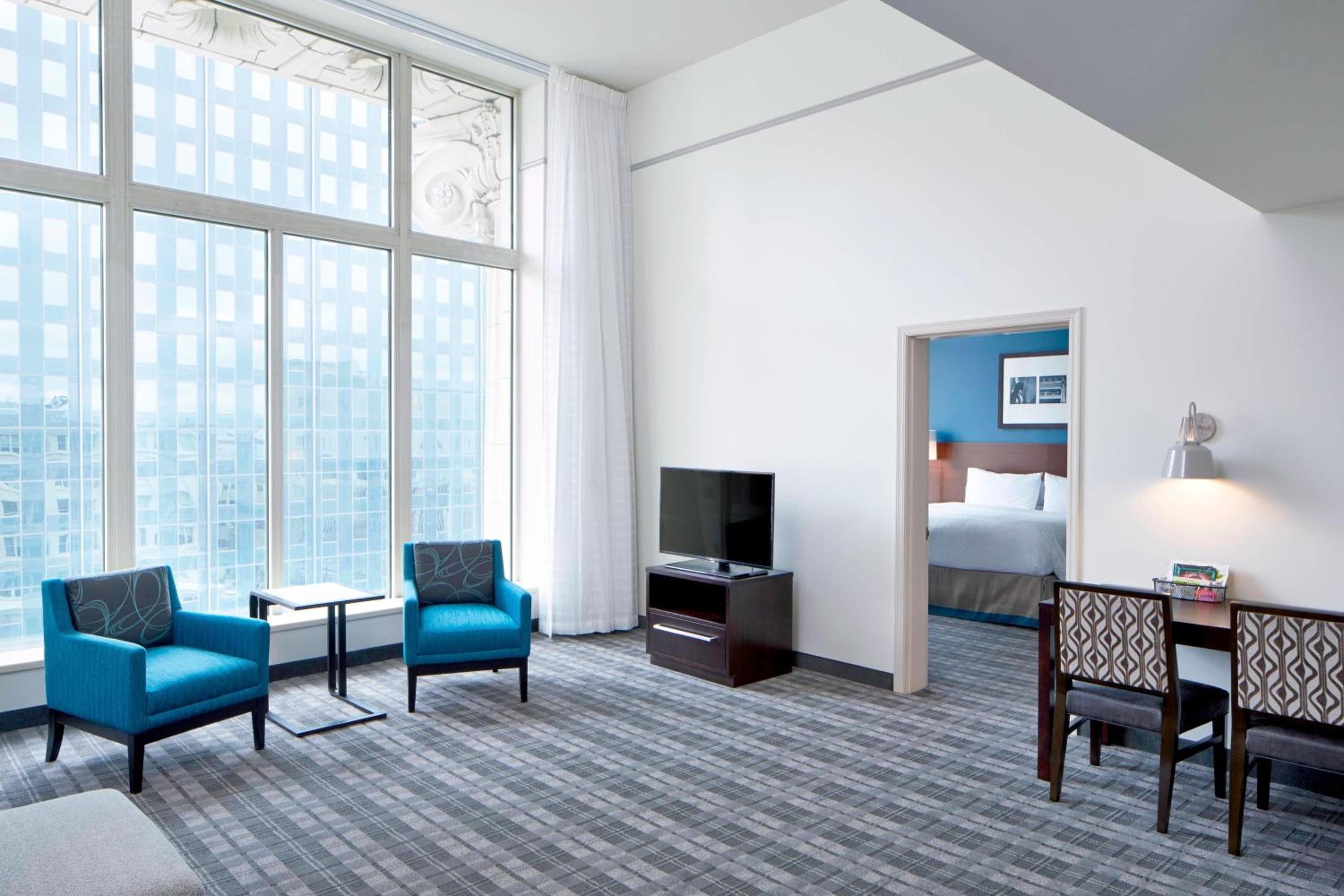 1 Bedroom 2 room Suite, 1 King or 1 Queen, Sofa bed - Photo 3