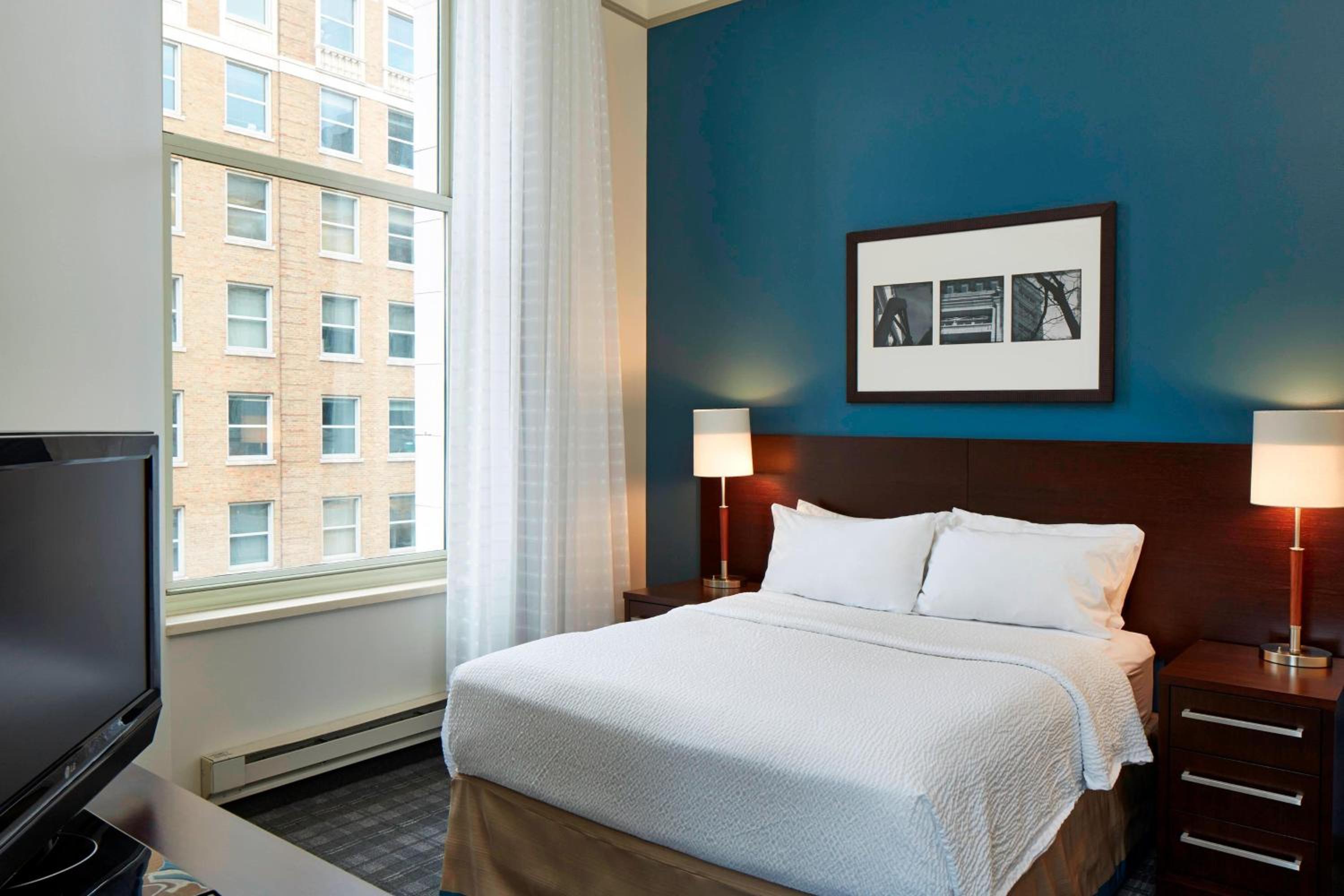 Two-Bedroom Suite - Photo 7