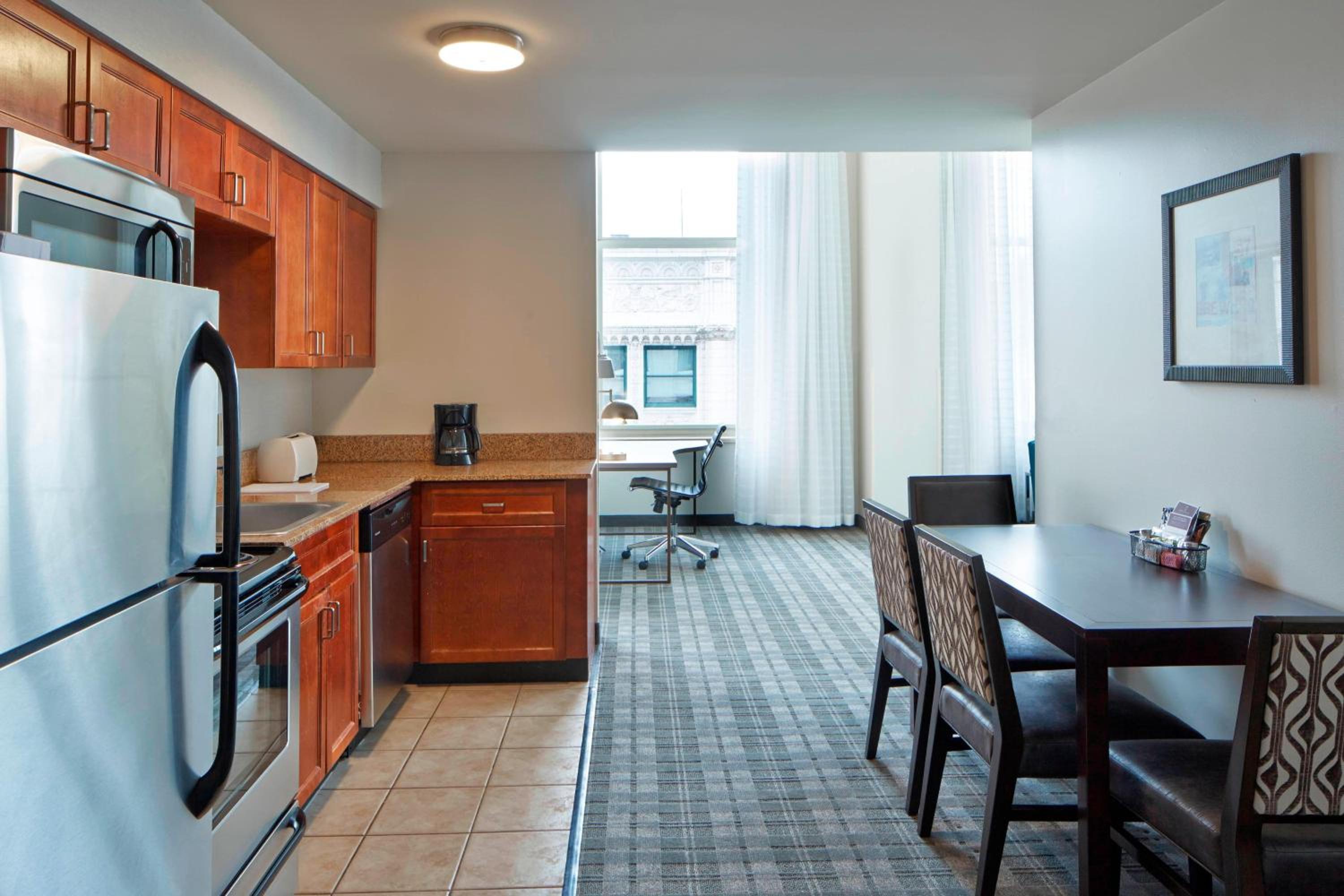 Two-Bedroom Suite - Photo 6