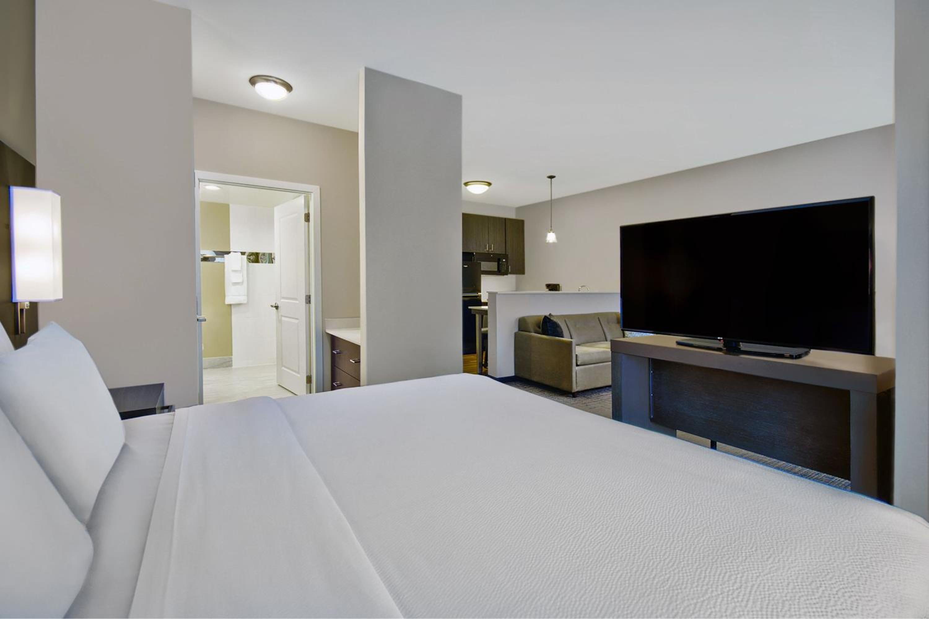 King Studio with Sofa Bed - Photo 6
