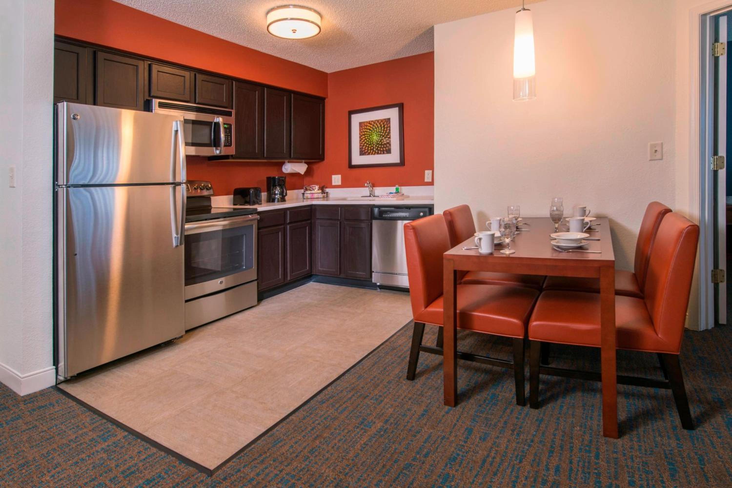 Two-Bedroom Suite - Photo 3