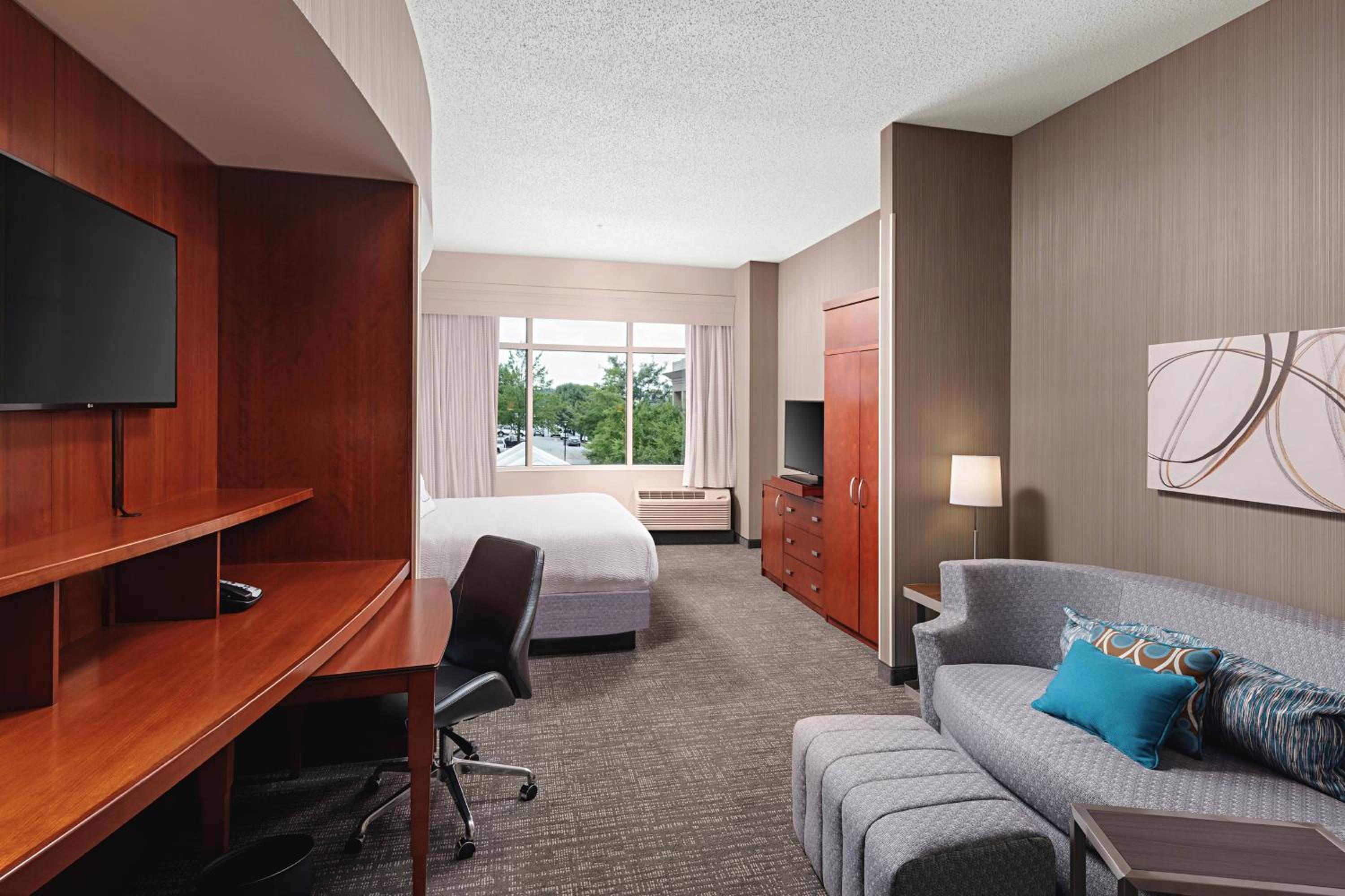 Junior King Suite with Sofa Bed - Photo 1