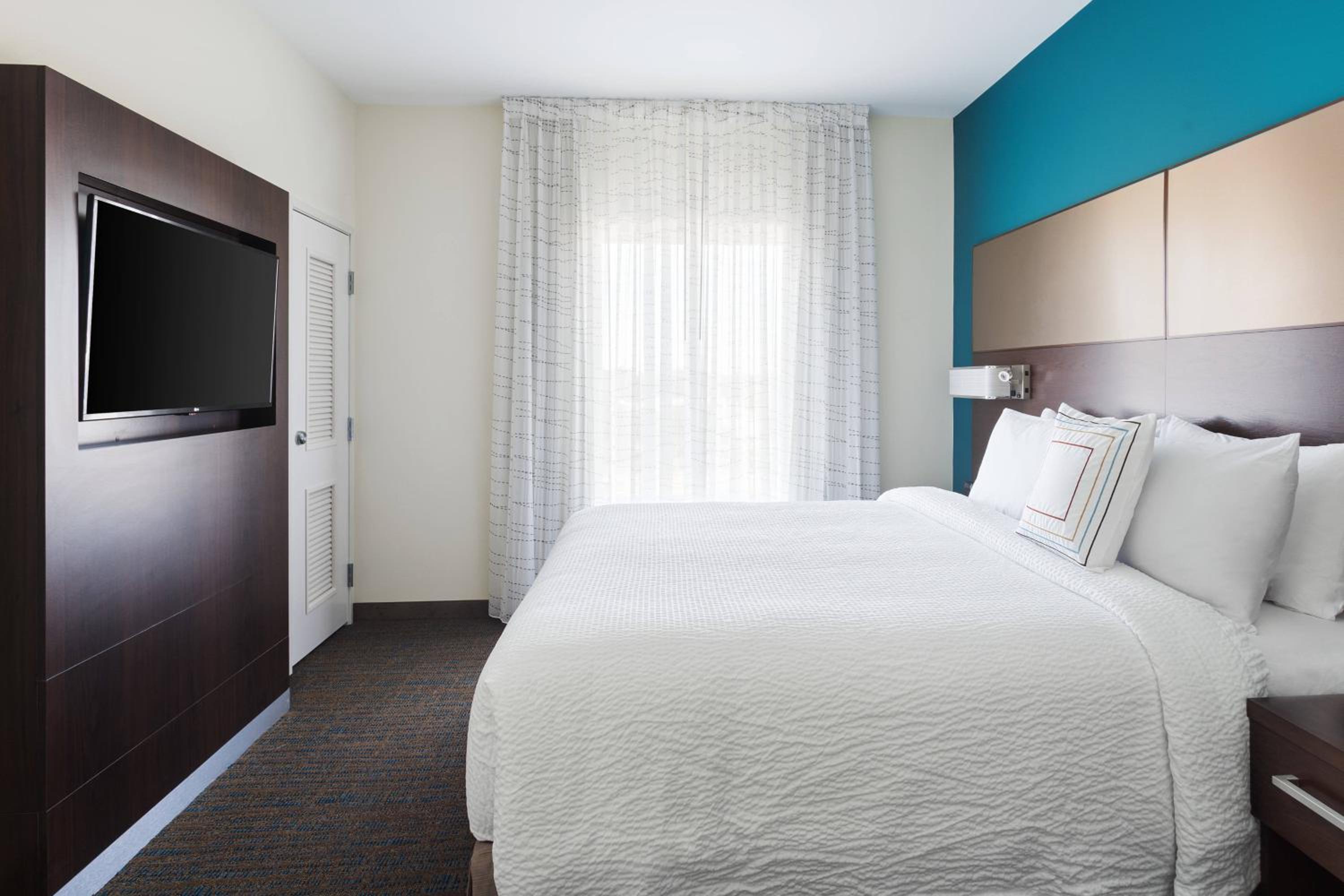 One-Bedroom King Suite photo 2