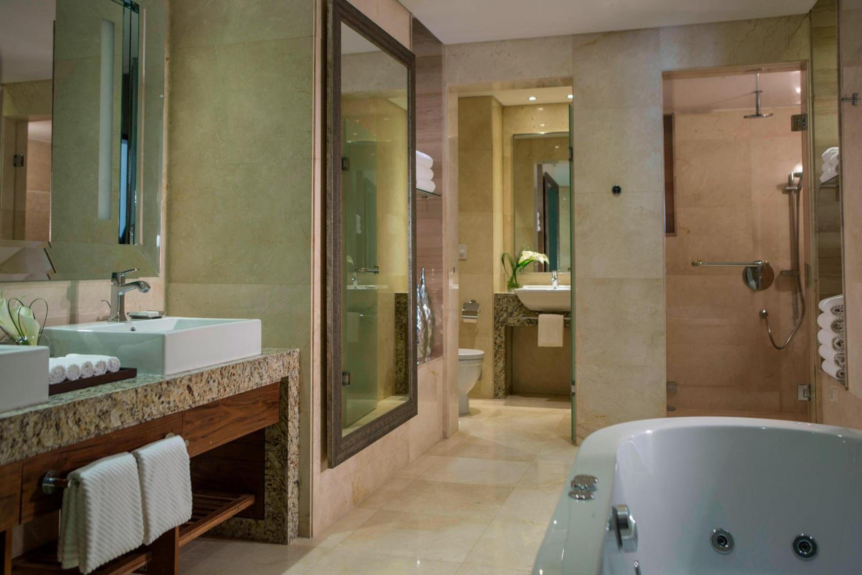 Presidential Suite, Club Lounge Access