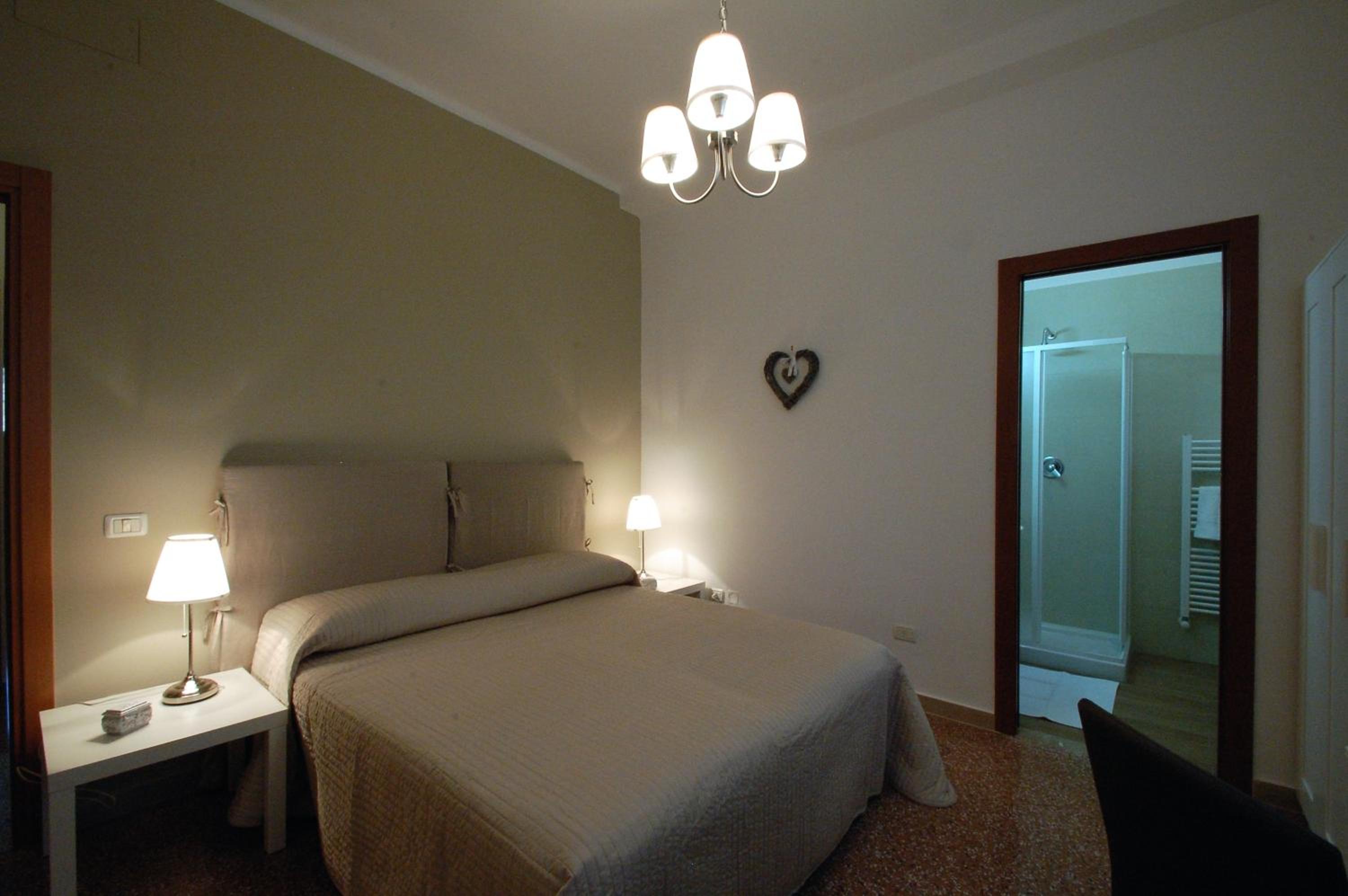 Double Room - Photo 20