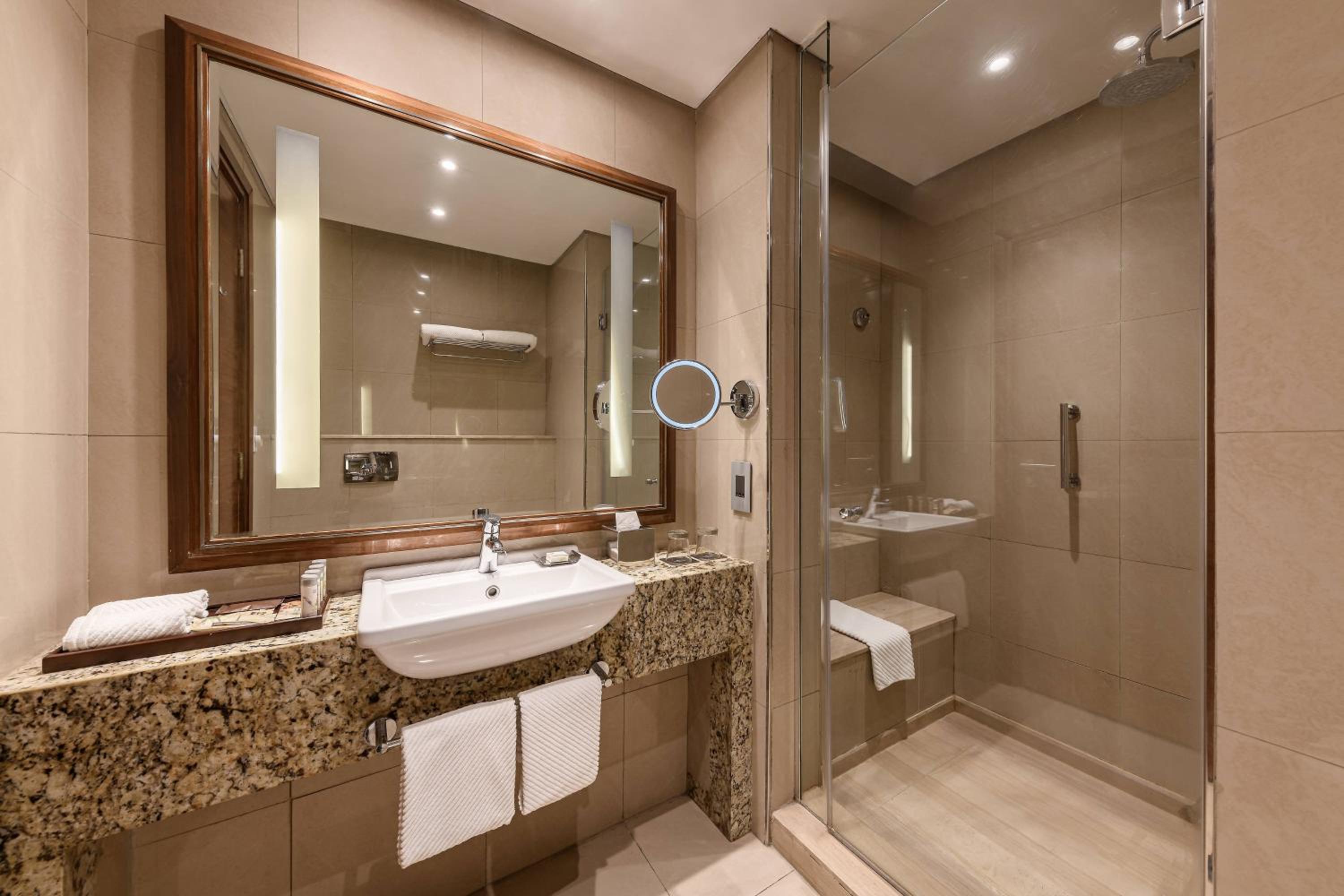 Family Guest Room, Pool View, 2 Twin Beds thumbnail 6