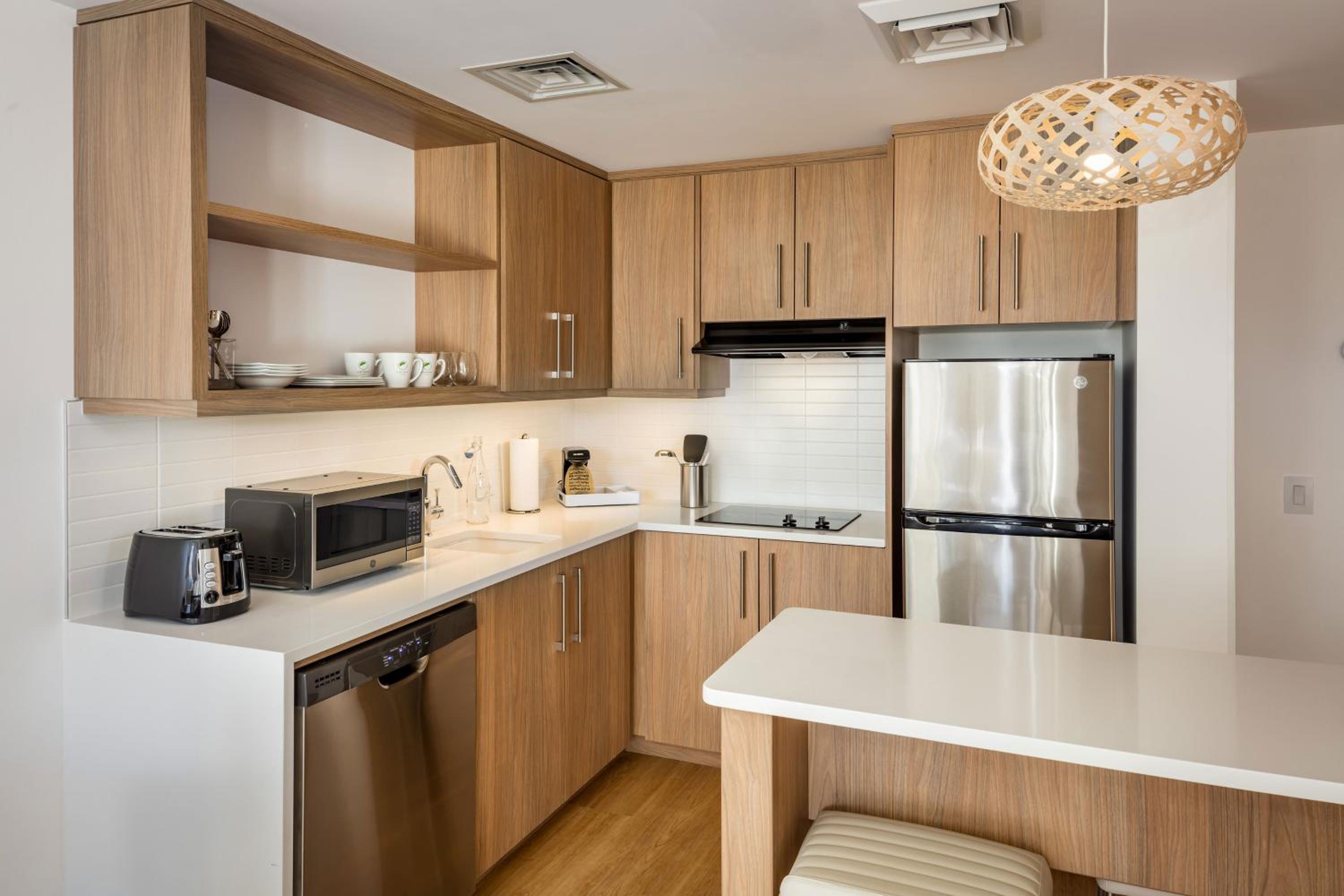 1 Bedroom Suite, 1 King, Sofa bed, City view - Photo 4