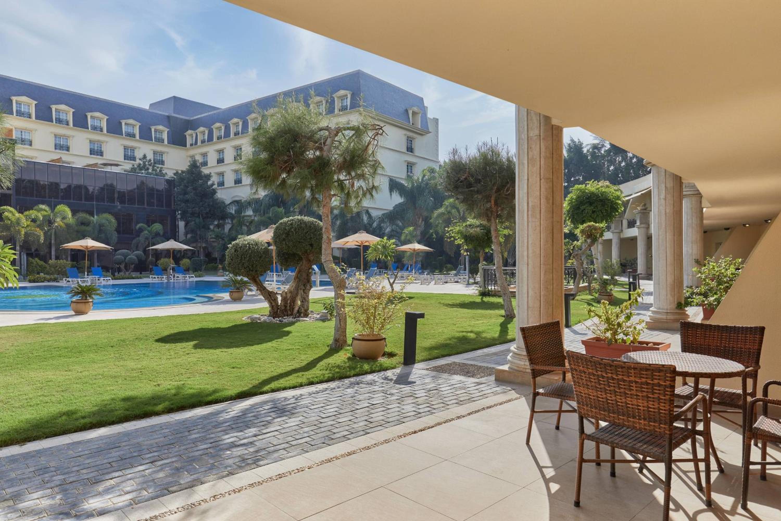 Family Guest Room, Pool View, 1 King Bed thumbnail 6