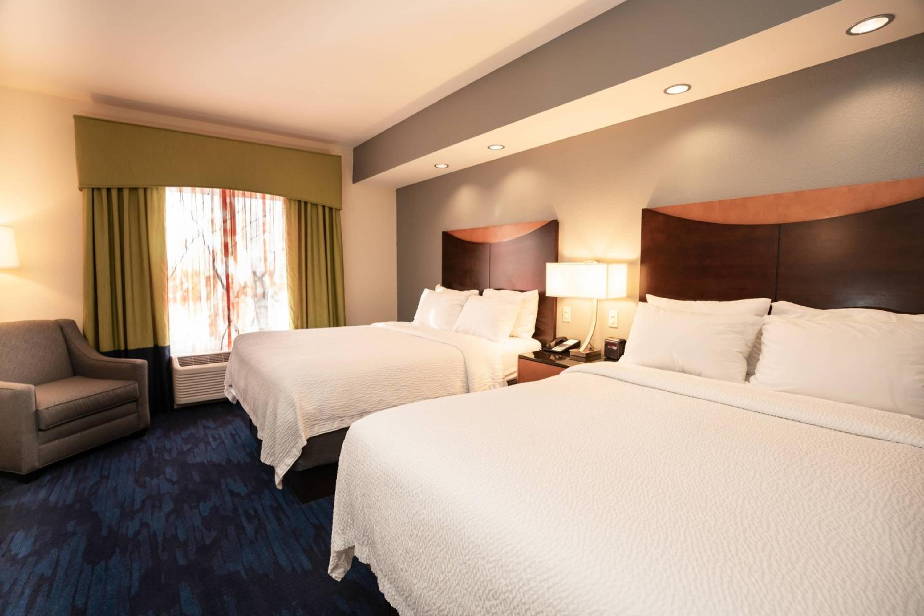 Queen Room with Two Queen Beds - Photo 1