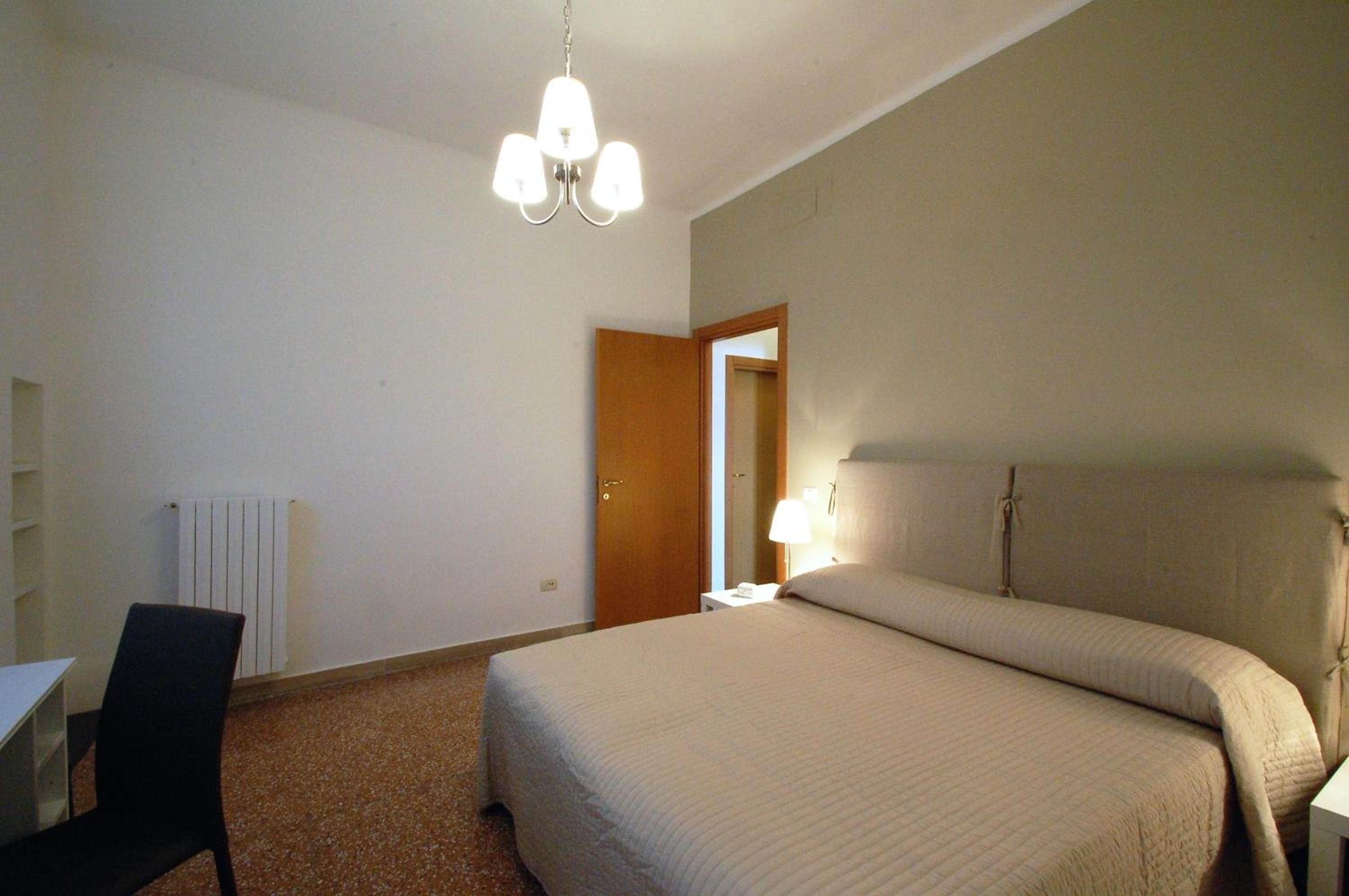 Double Room - Photo 10