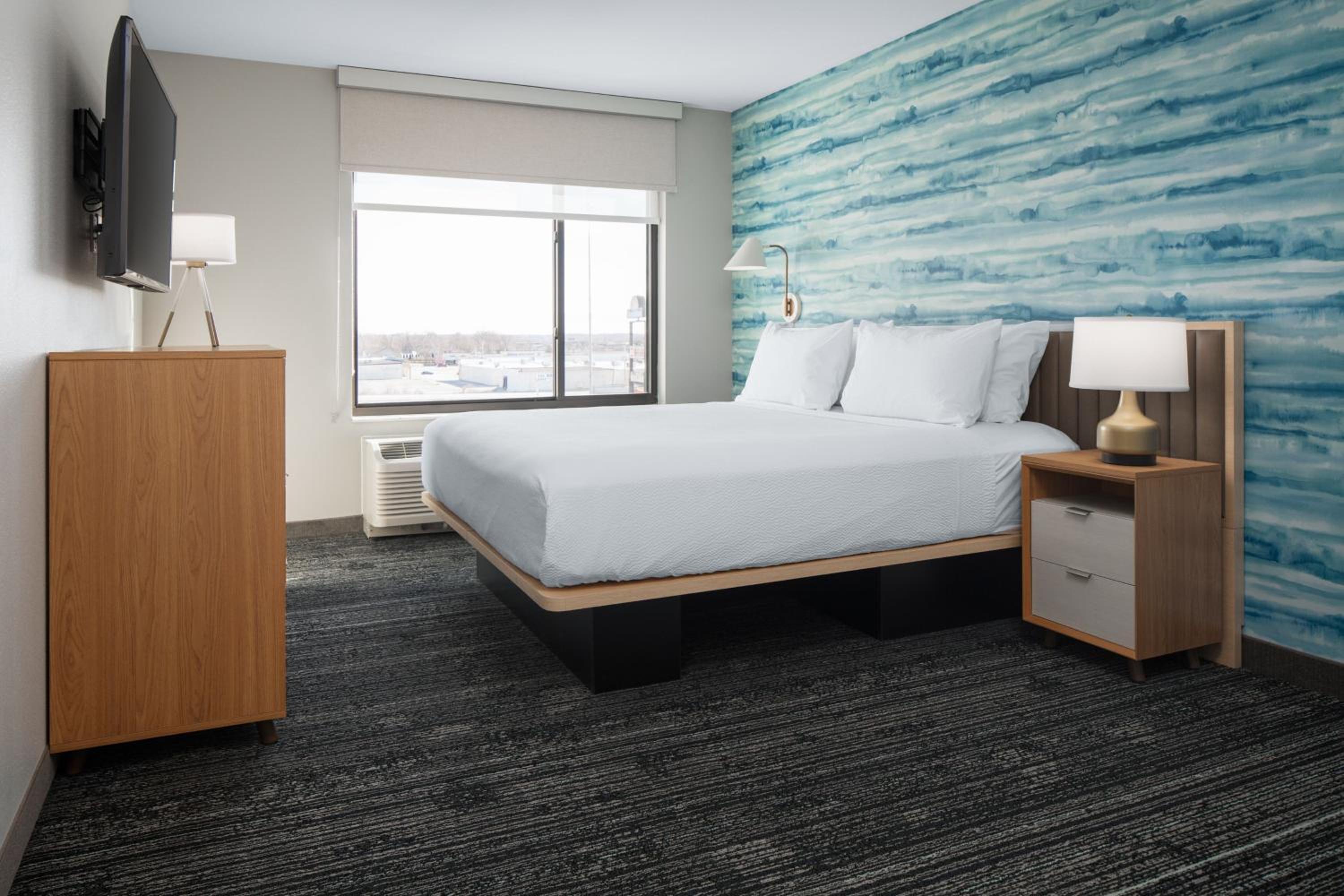 One-Bedroom King Suite with Sofa Bed - Photo 2