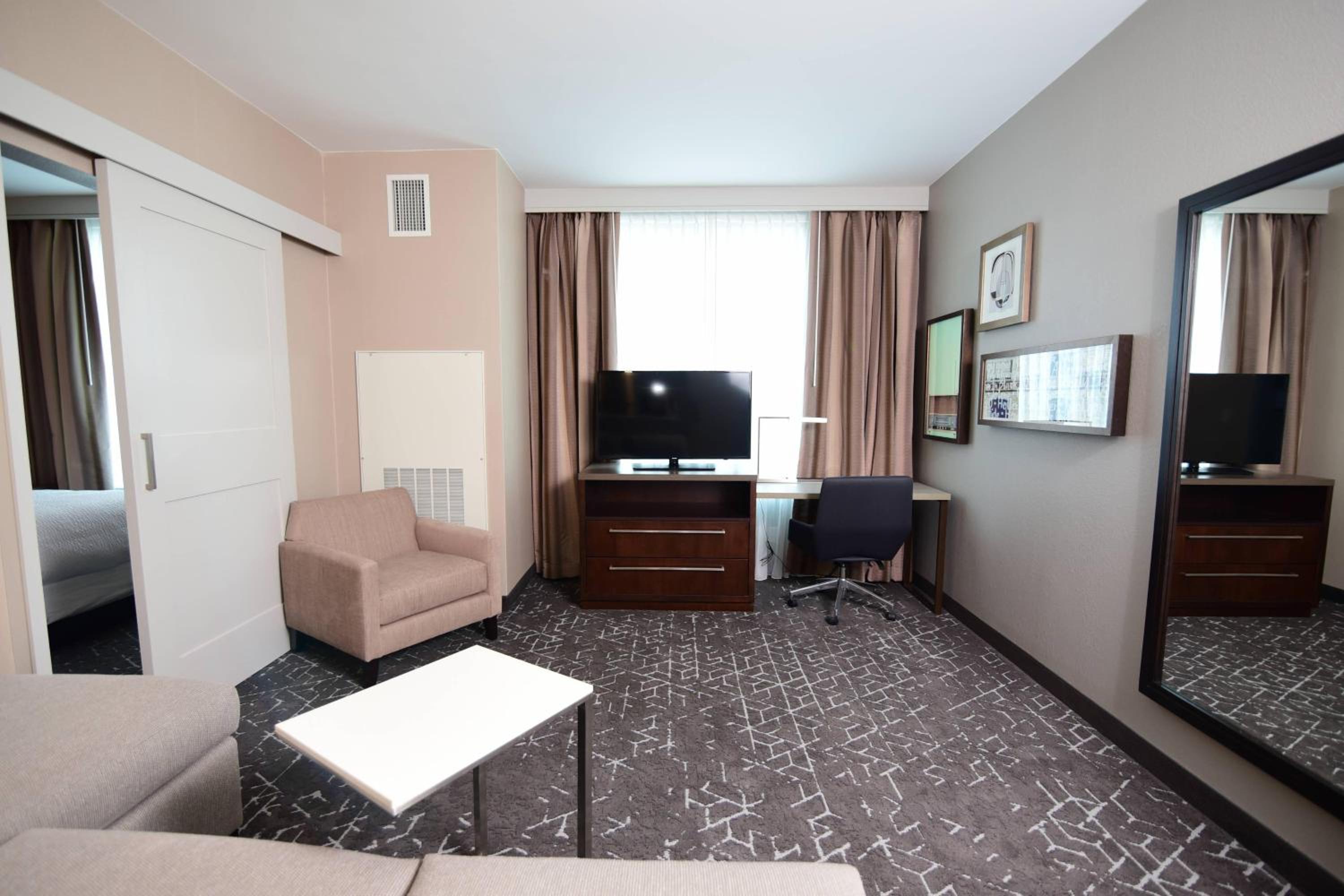 1 Bedroom Suite, 1 King, Sofa bed, High floor