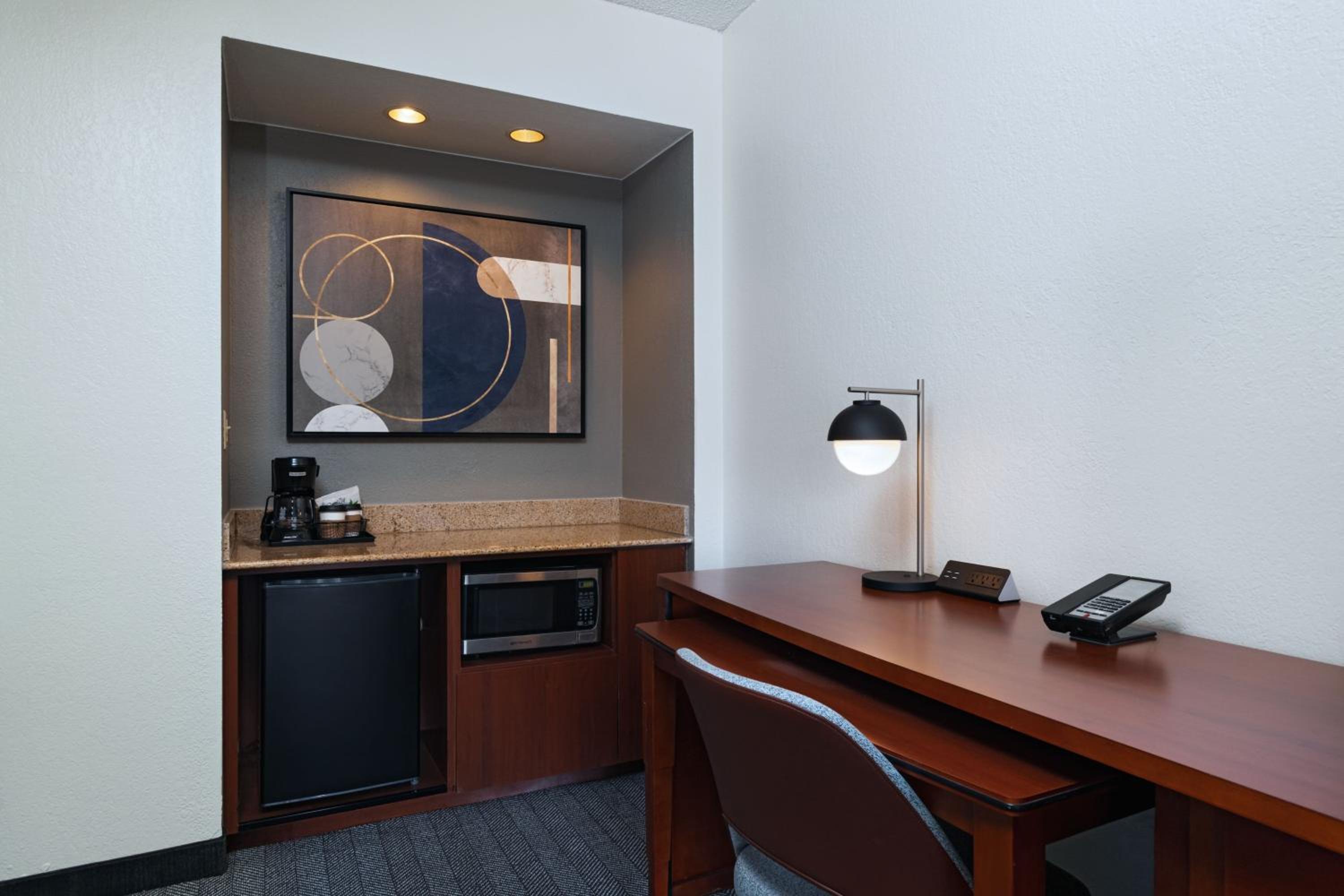 One-Bedroom King Suite with Sofa Bed  - Photo 5