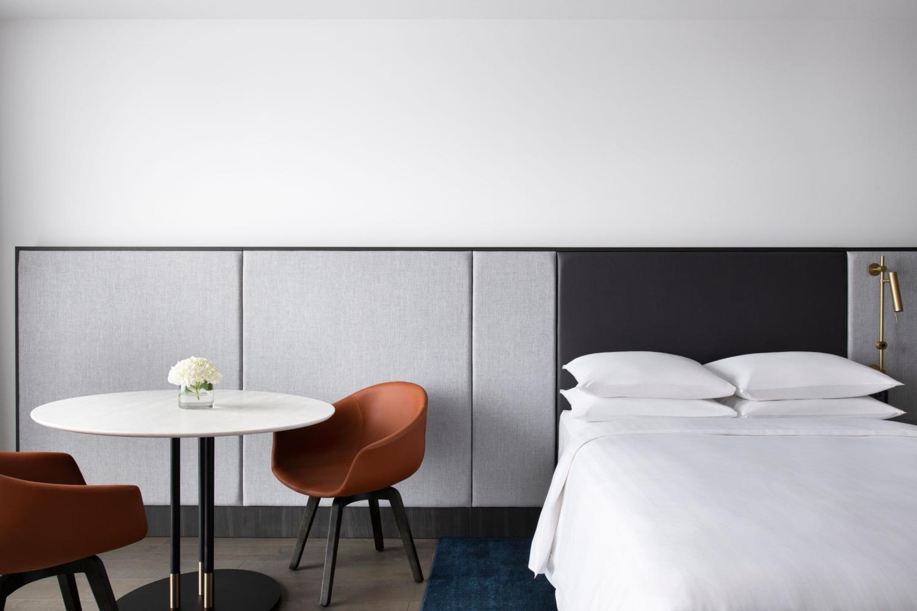 M Club Room with lounge access, Guest room, 2 Double