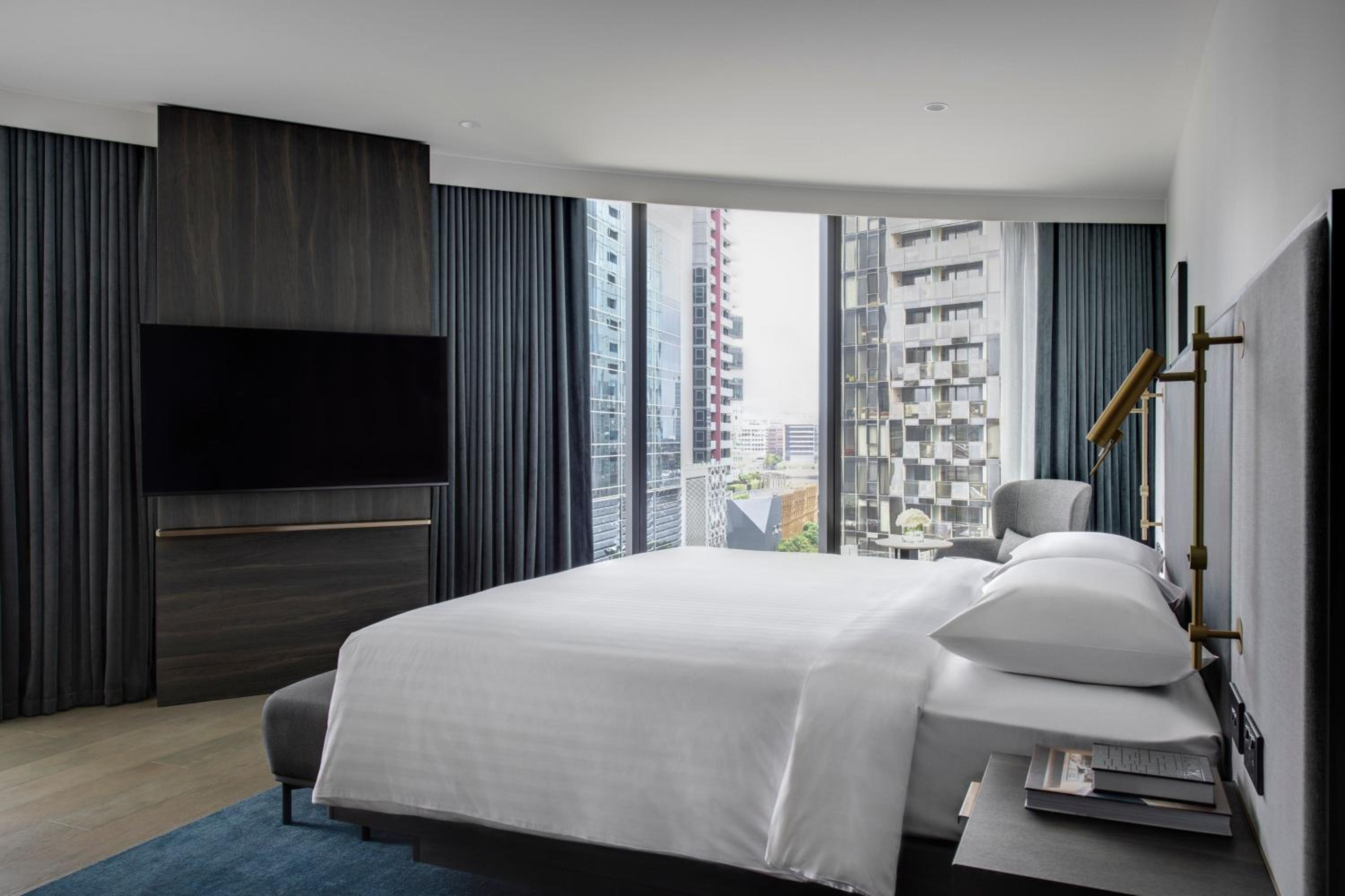 M Club Room with lounge access, Guest room, 1 King - Photo 11