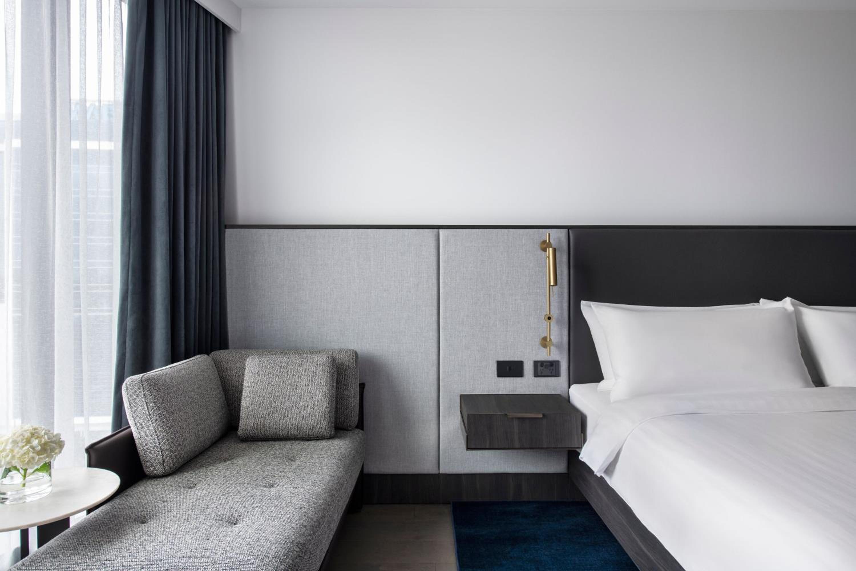 Deluxe Guest room with 1 King