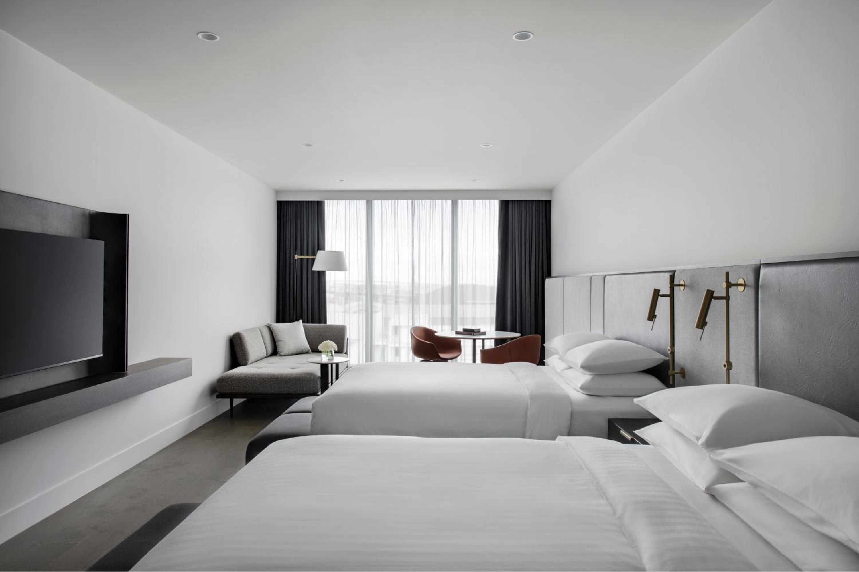 M Club Room with lounge access, Guest room, 2 Double