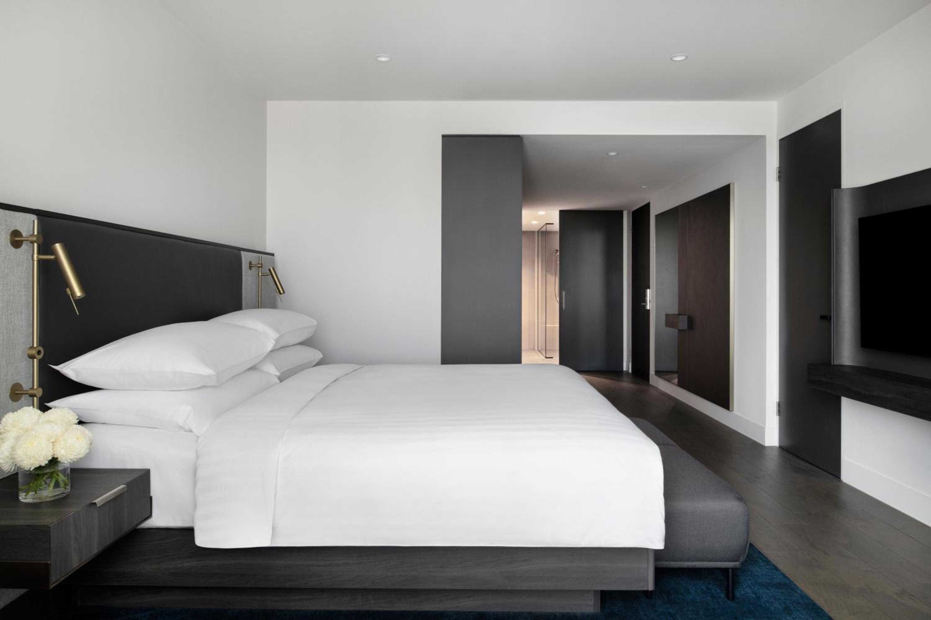 M Club Room with lounge access, Guest room, 1 King