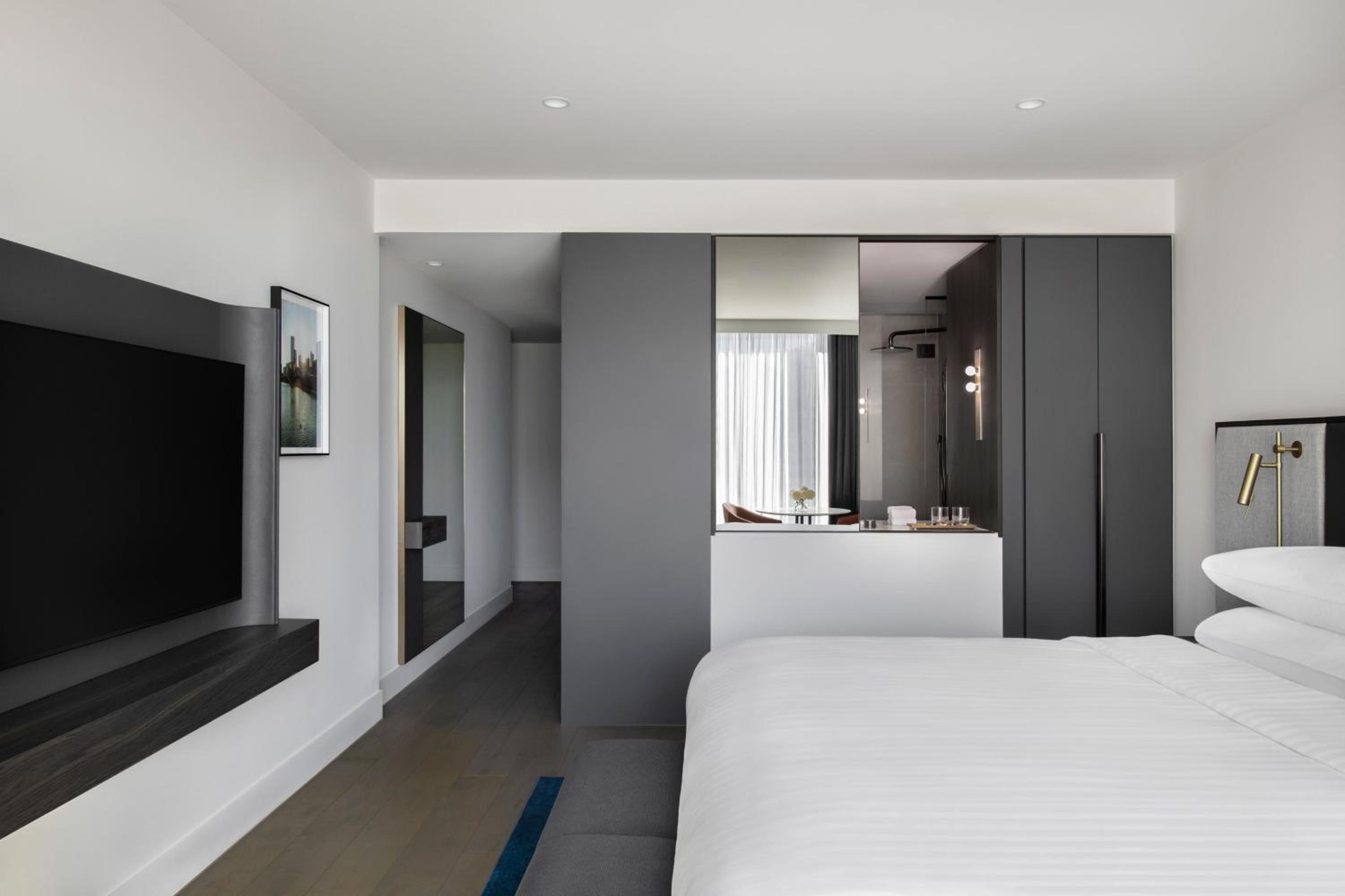 Deluxe Guest room with 1 King
