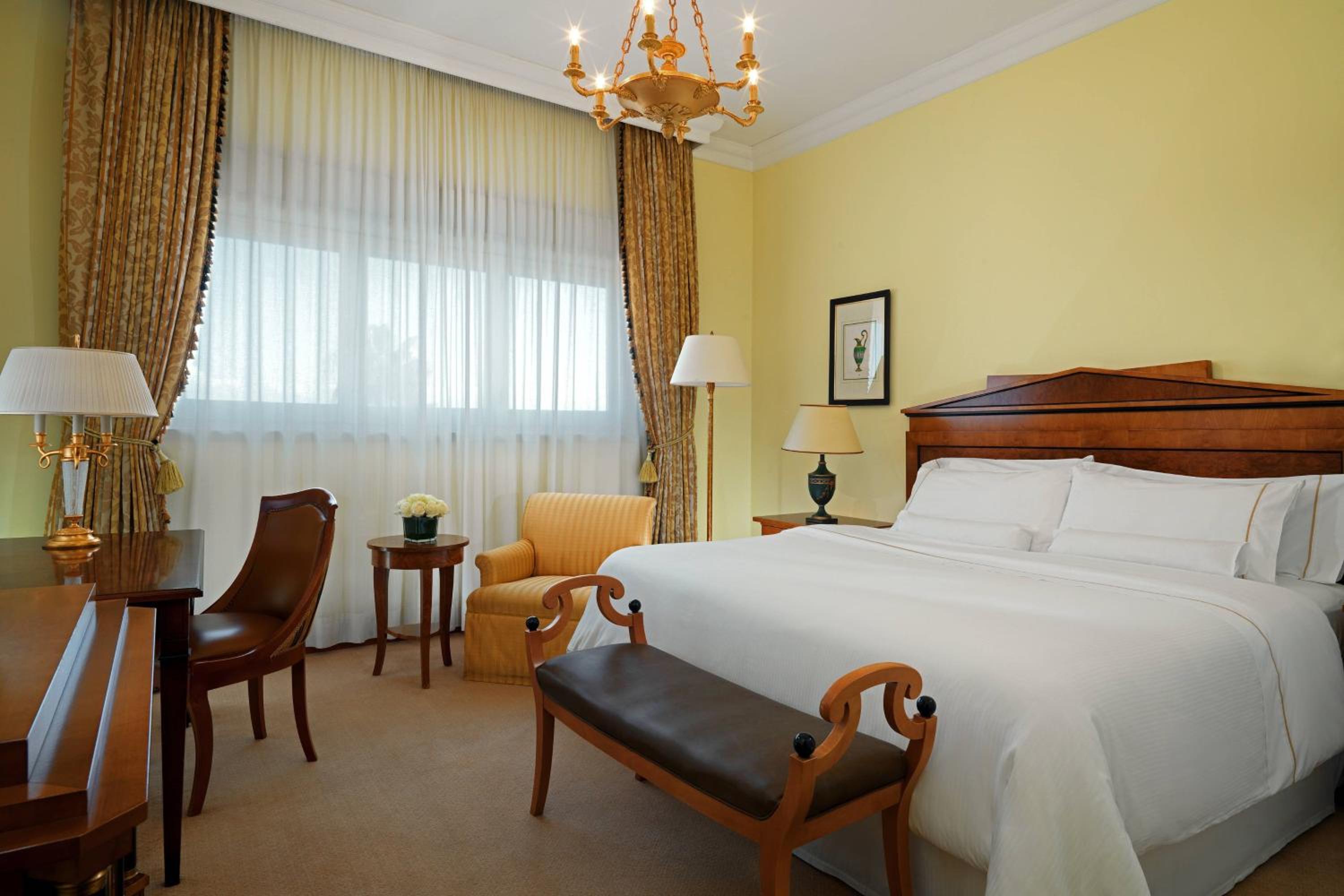 Deluxe Double King, Guest room, 1 King thumbnail 5