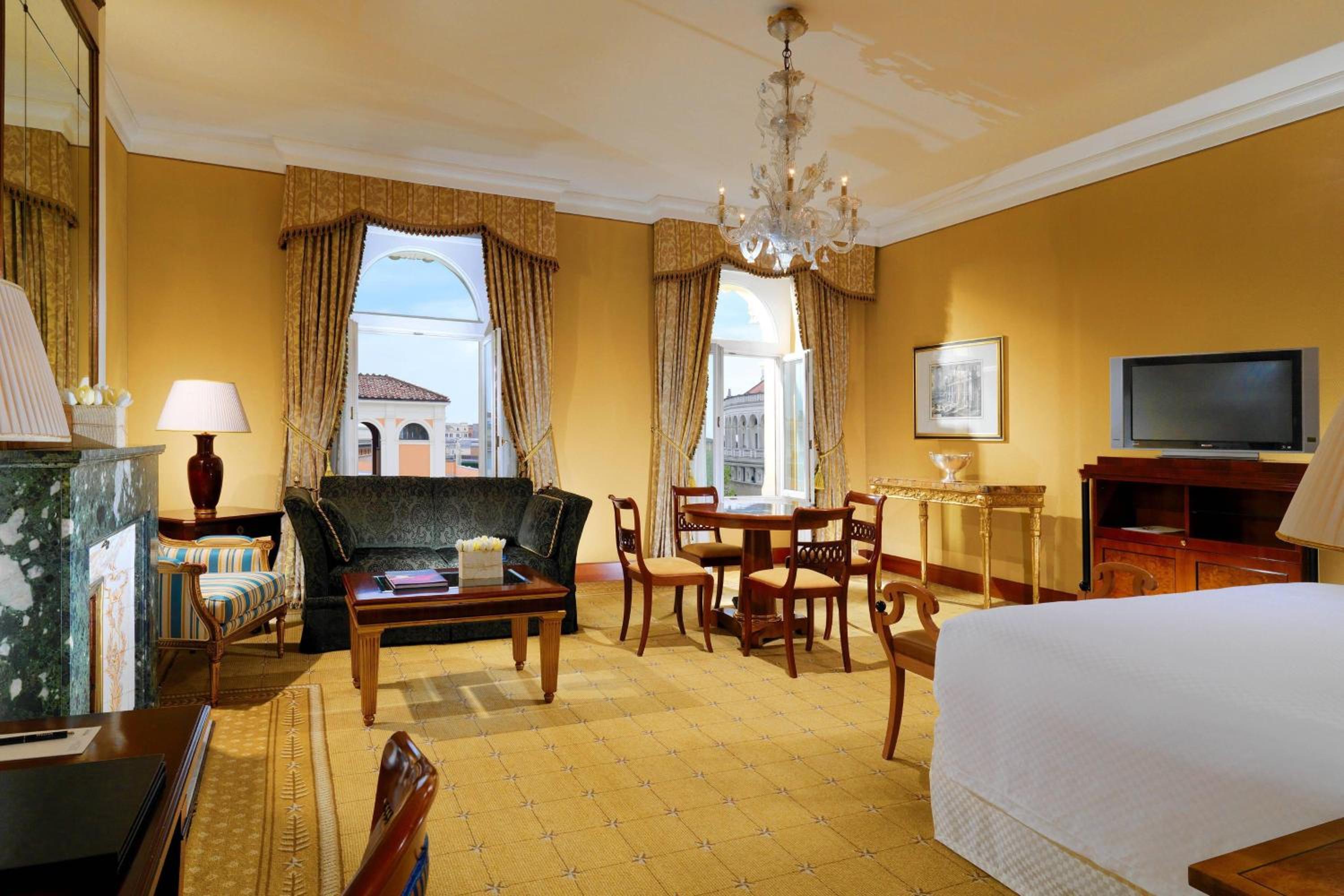 Grandluxe Double King, Larger Guest room, 1 King thumbnail 5