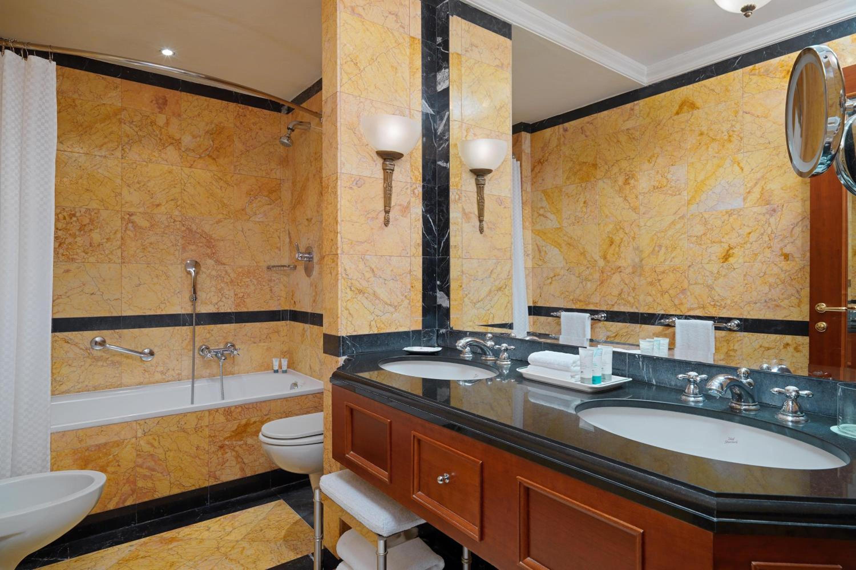 Grandluxe Double King, Larger Guest room, 1 King