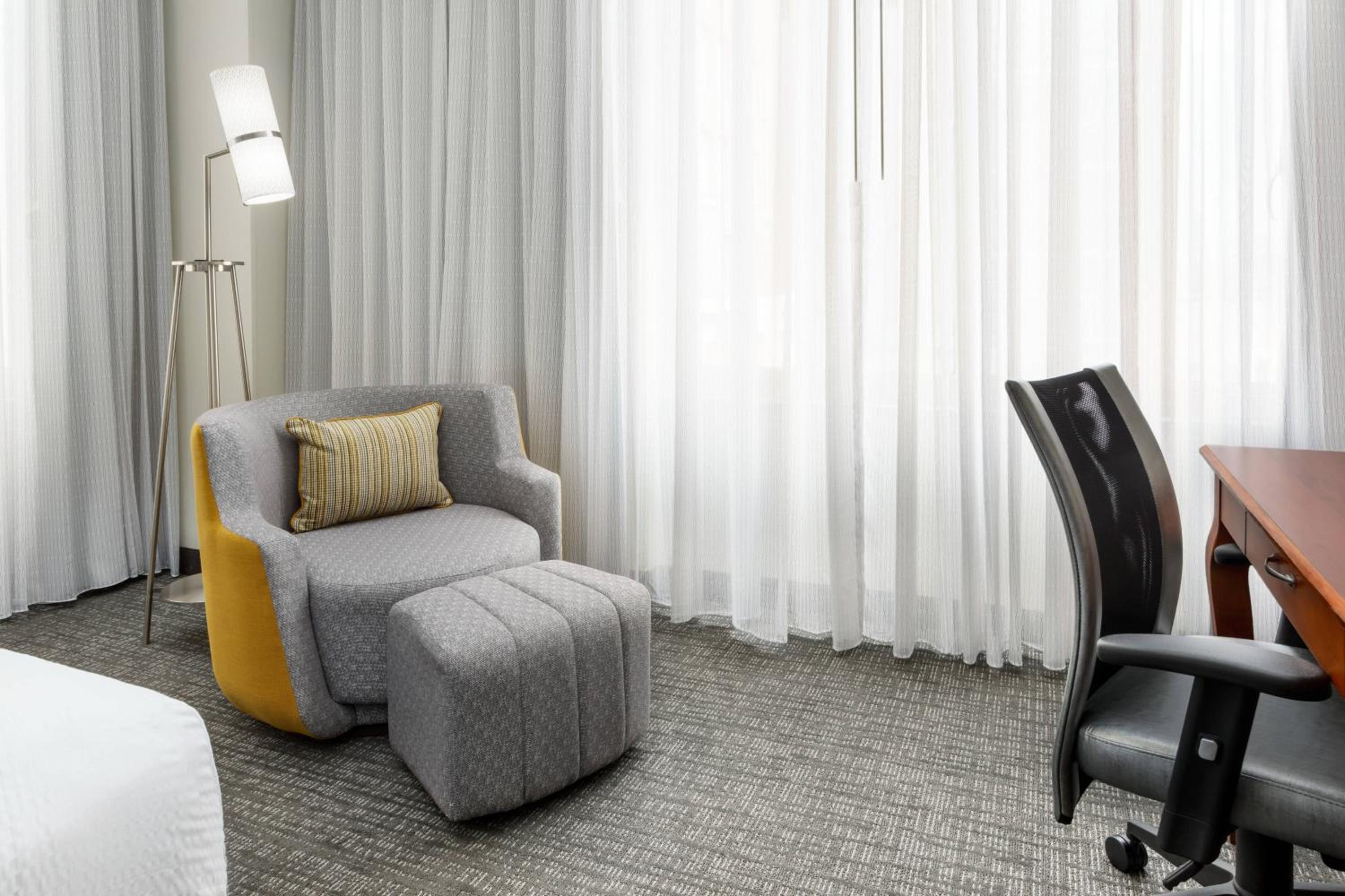 Double Room with Two Double Beds - Photo 3