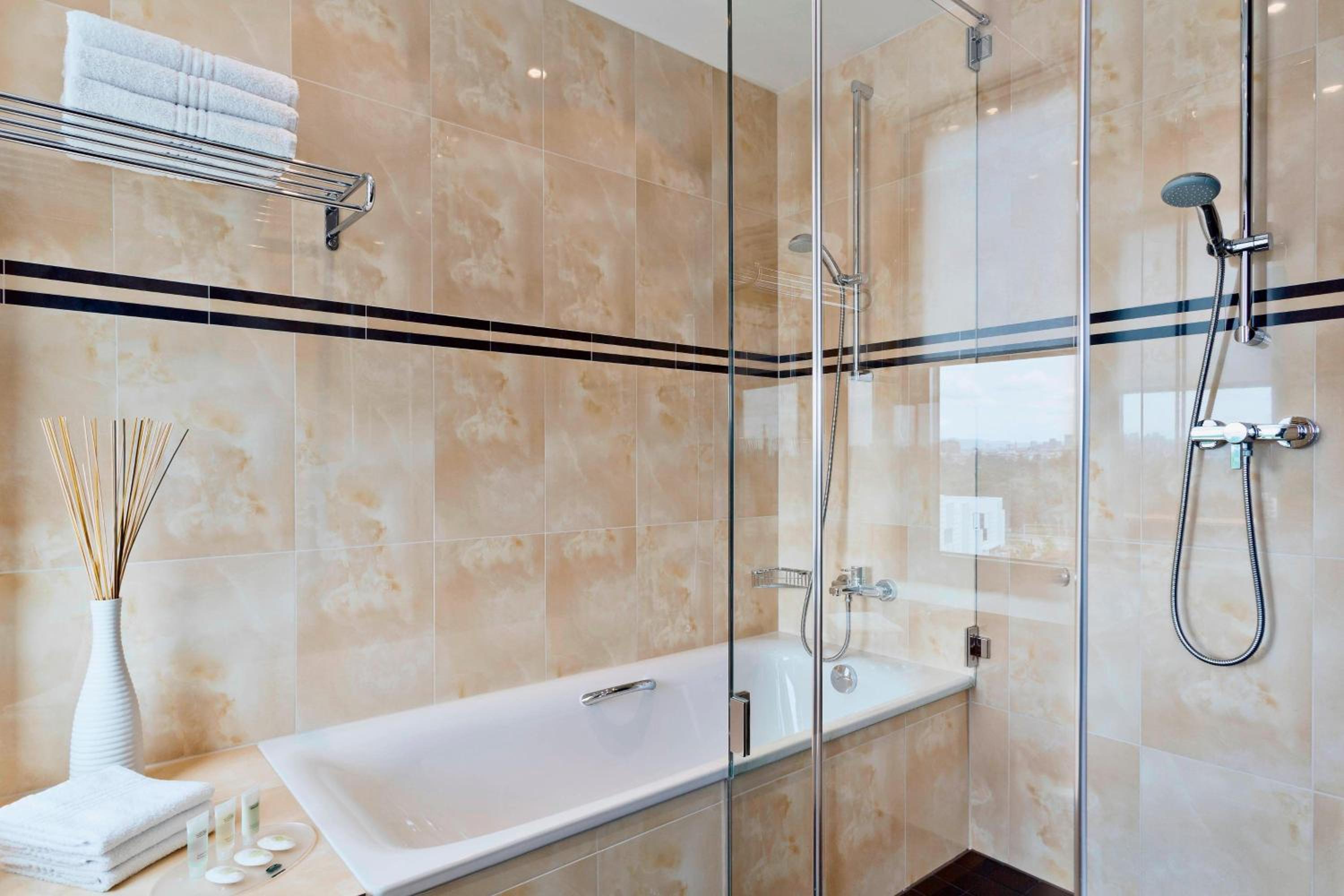One-Bedroom Suite photo 2