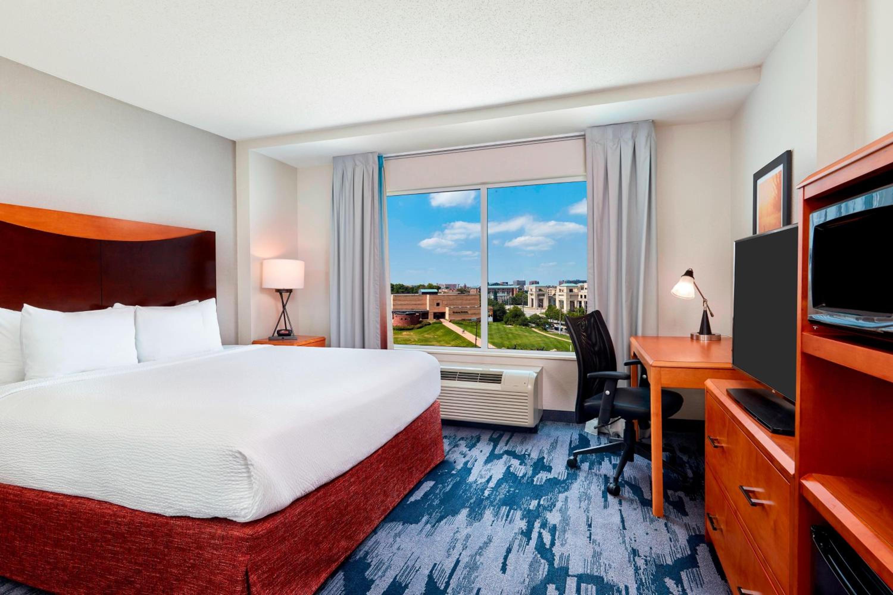 Park View, Guest room, 1 King - Photo 1