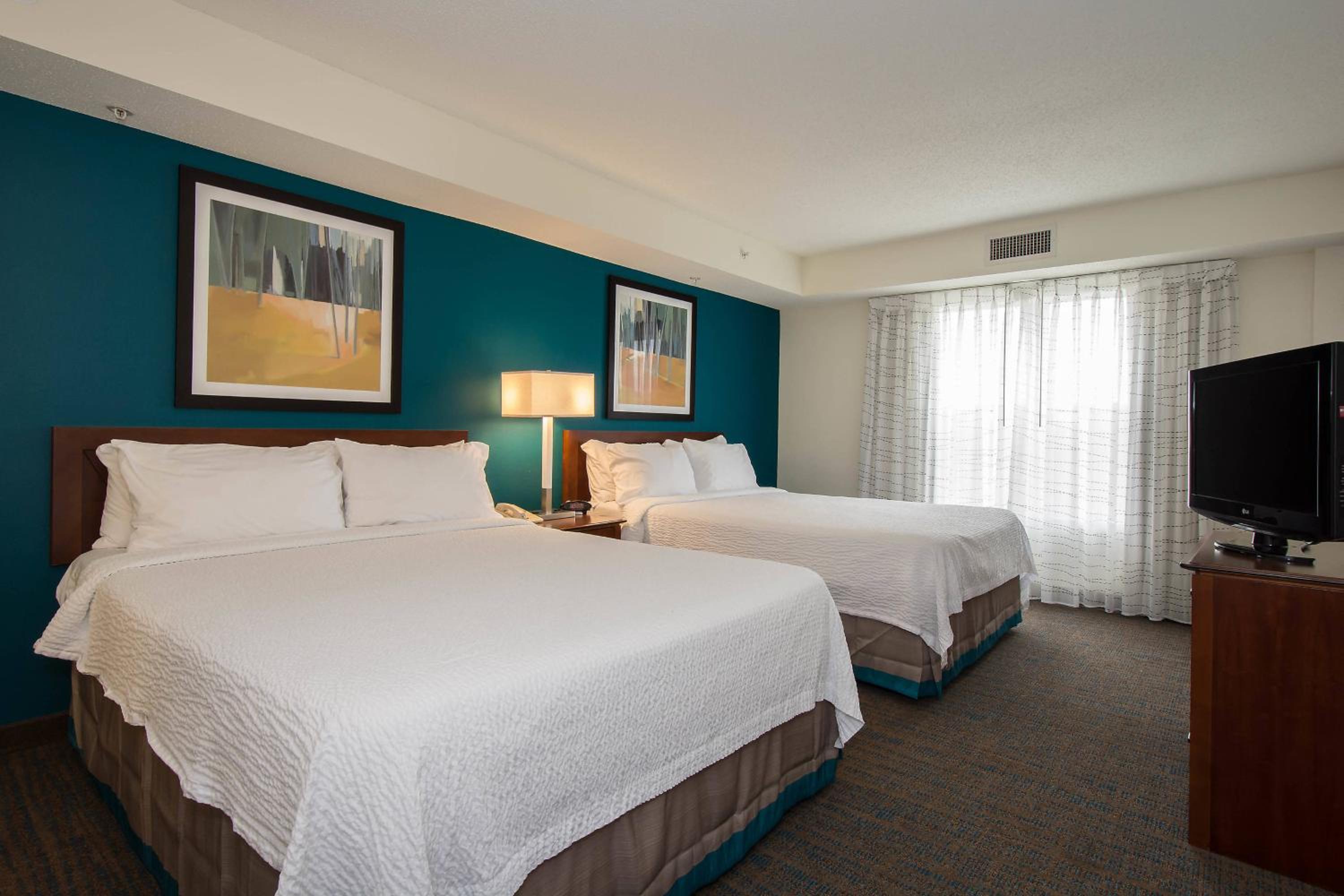One-Bedroom Suite with Two Queen Beds and Sofa Bed - Photo 1