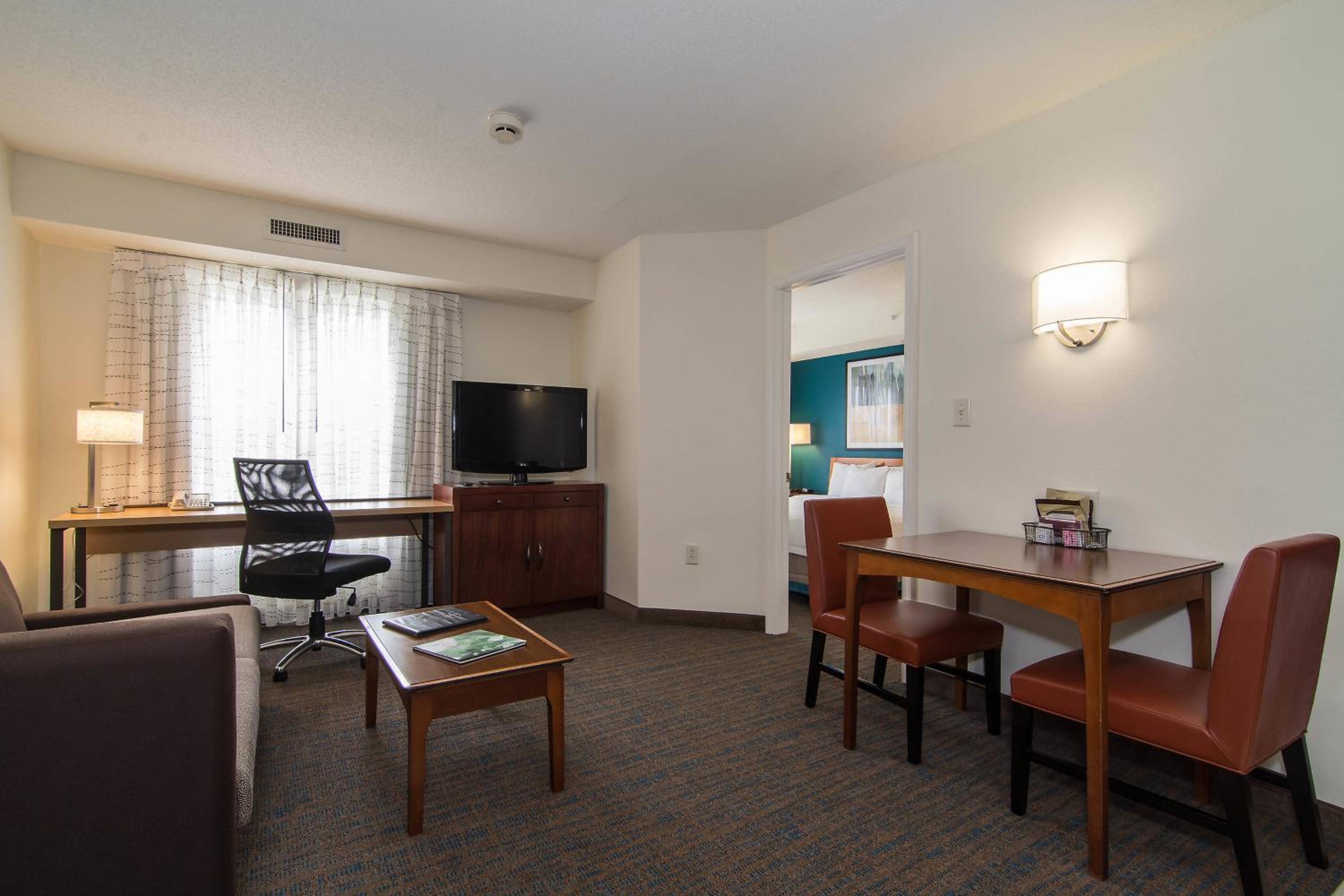 One-Bedroom Suite - Photo 3