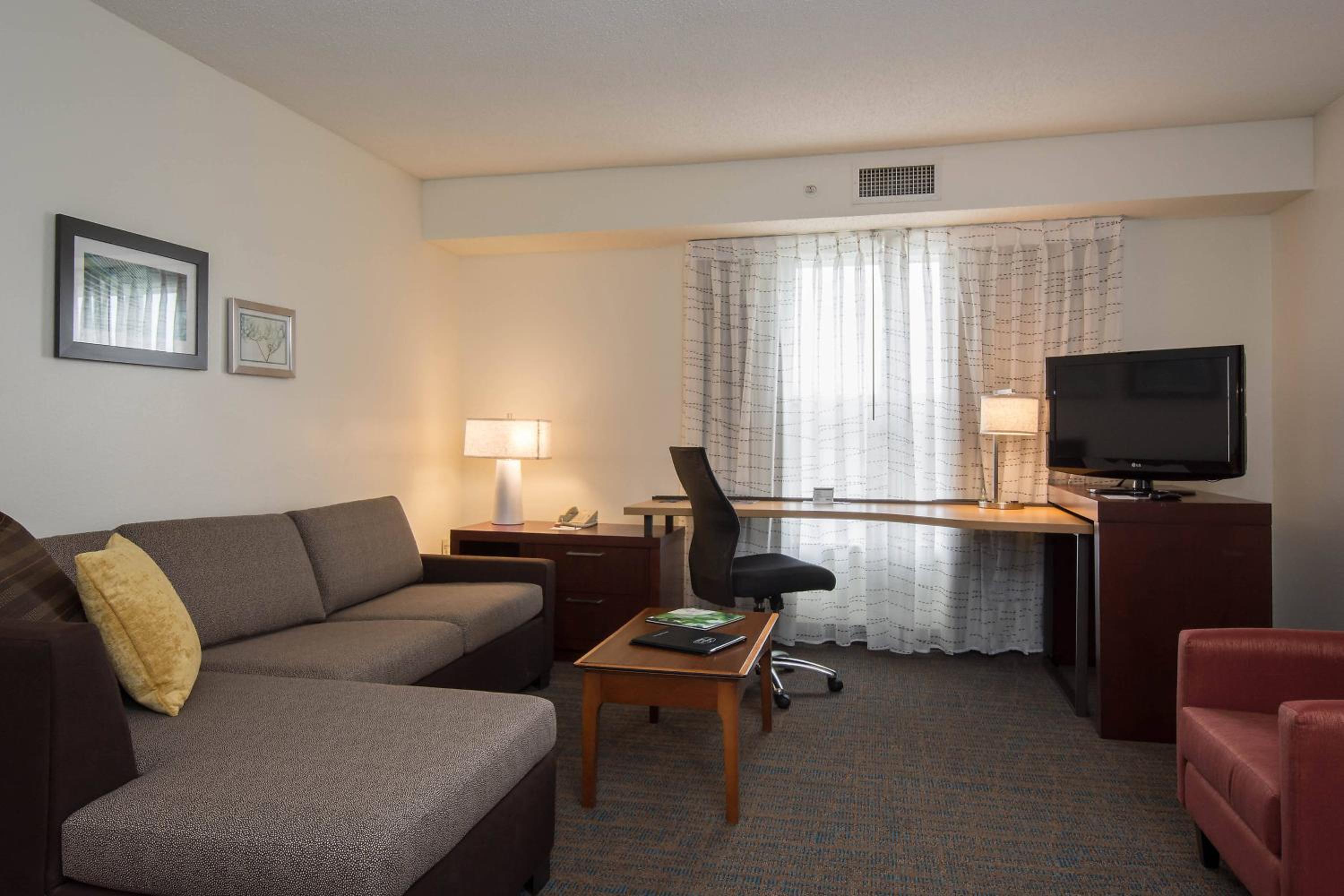 One-Bedroom Suite with Two Queen Beds and Sofa Bed - Photo 2